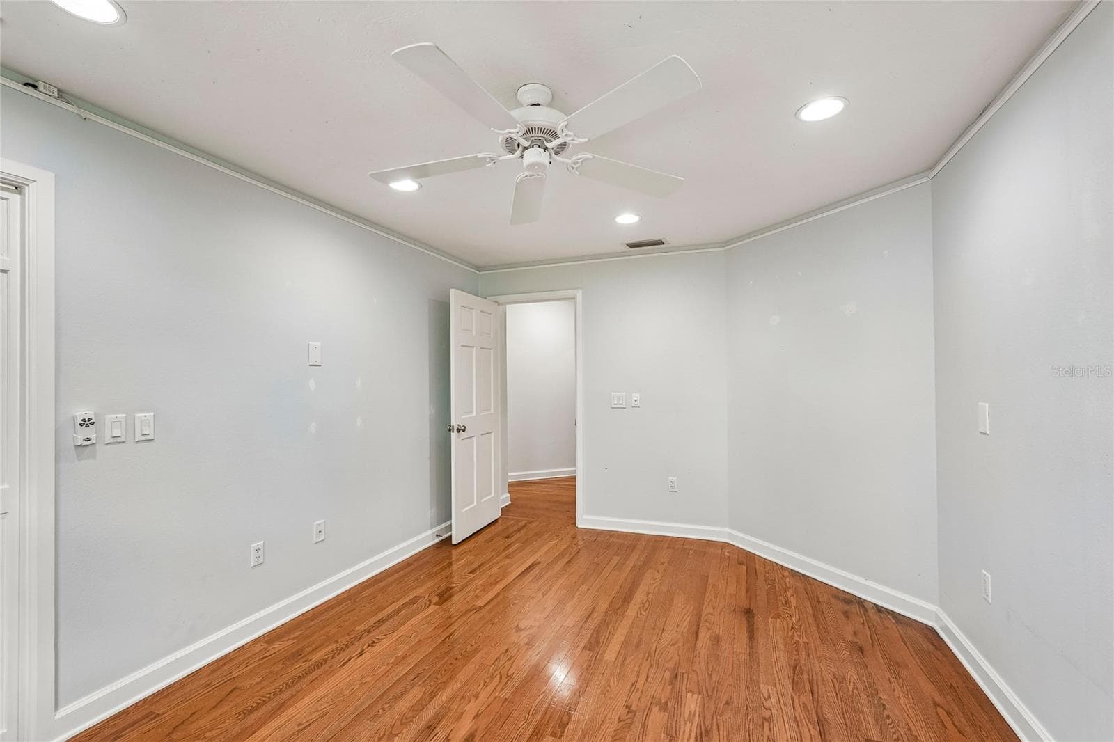 Single Family Residence at 1675 LANDINGS LN, SARASOTA, photo 27 of 64