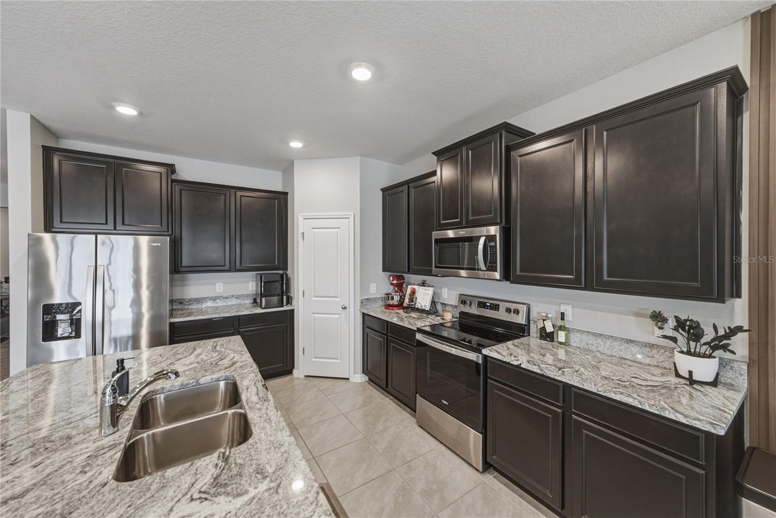 Single Family Residence at 8382 BOWER BASS CIR, WESLEY CHAPEL, photo 26 of 79