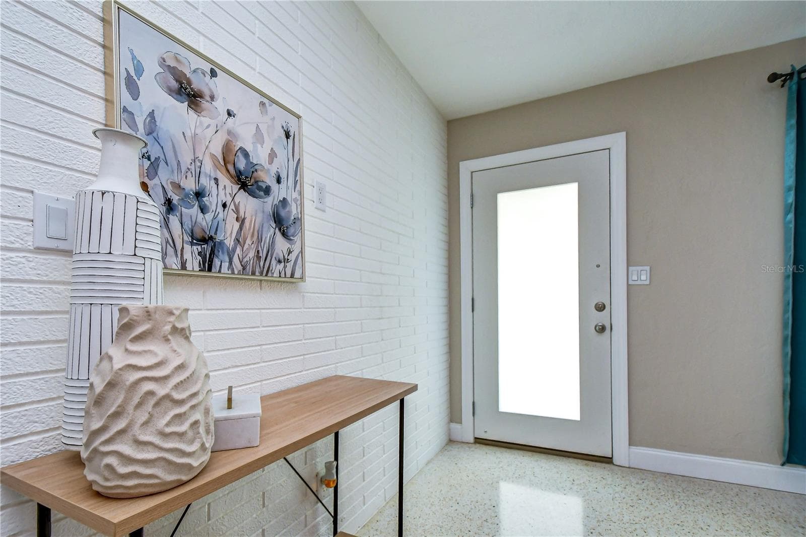Entry - 6871 4TH ST S, ST PETERSBURG