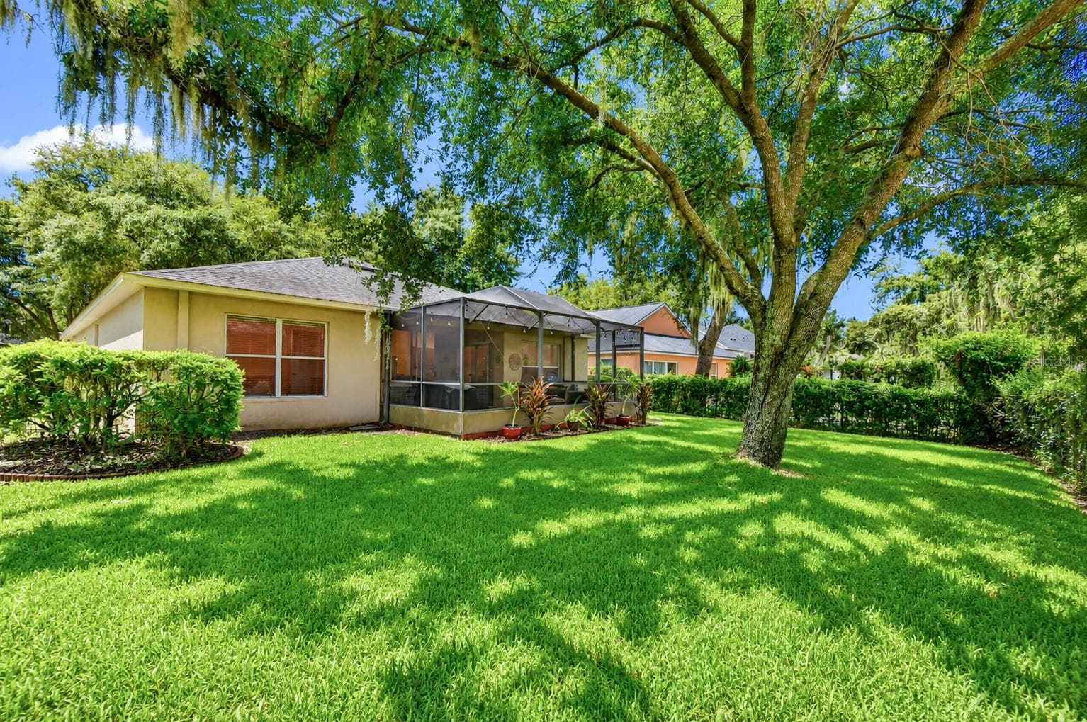 Attractive architectural design with welcoming entry. - 6209 GANNETDALE DR, LITHIA