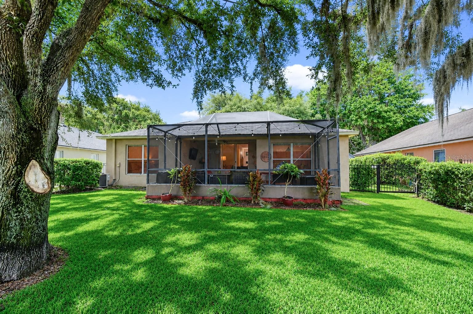 Extended screened outdoor living space. - 6209 GANNETDALE DR, LITHIA