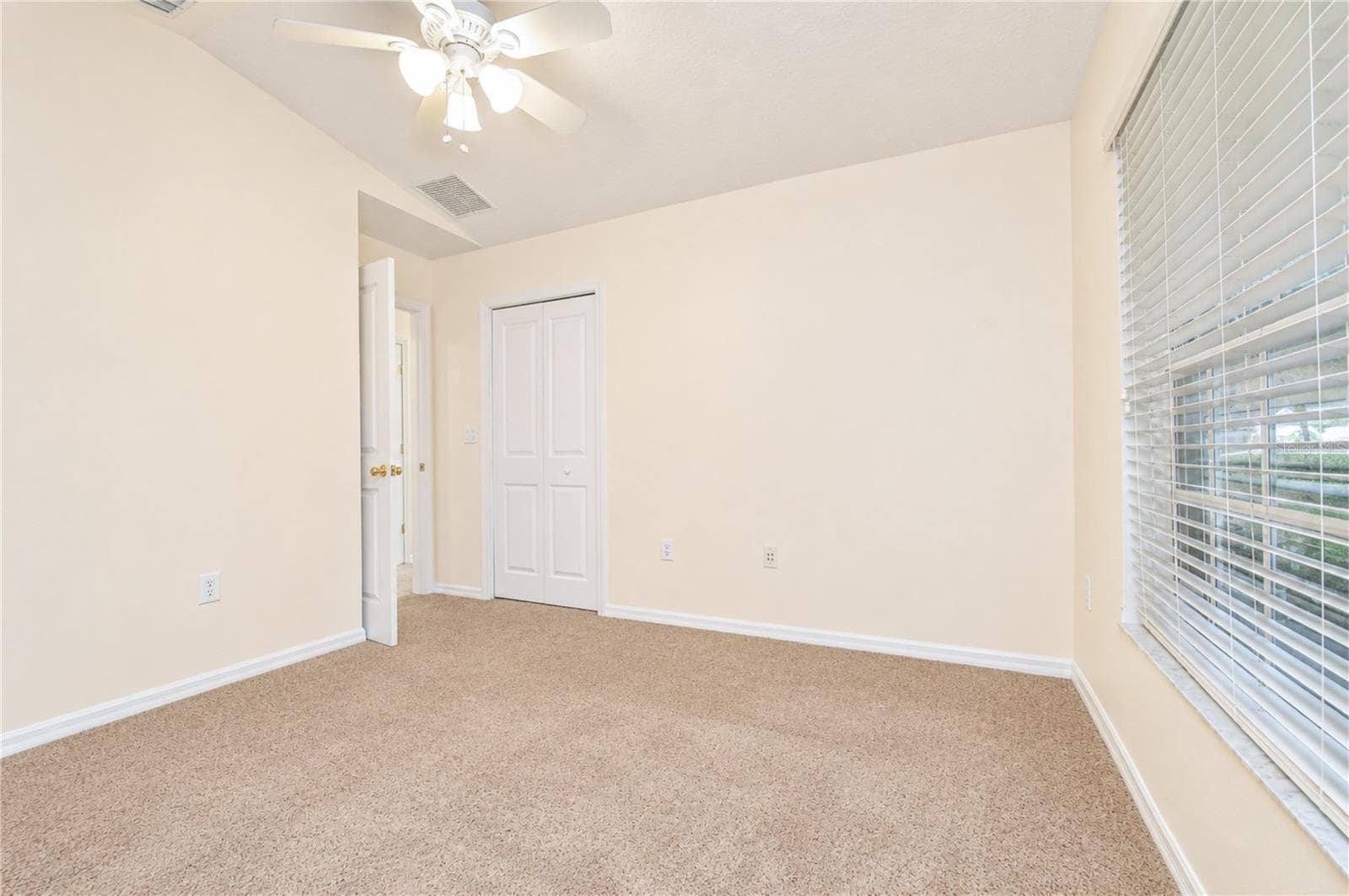 Private guest or family bedroom - 6209 GANNETDALE DR, LITHIA