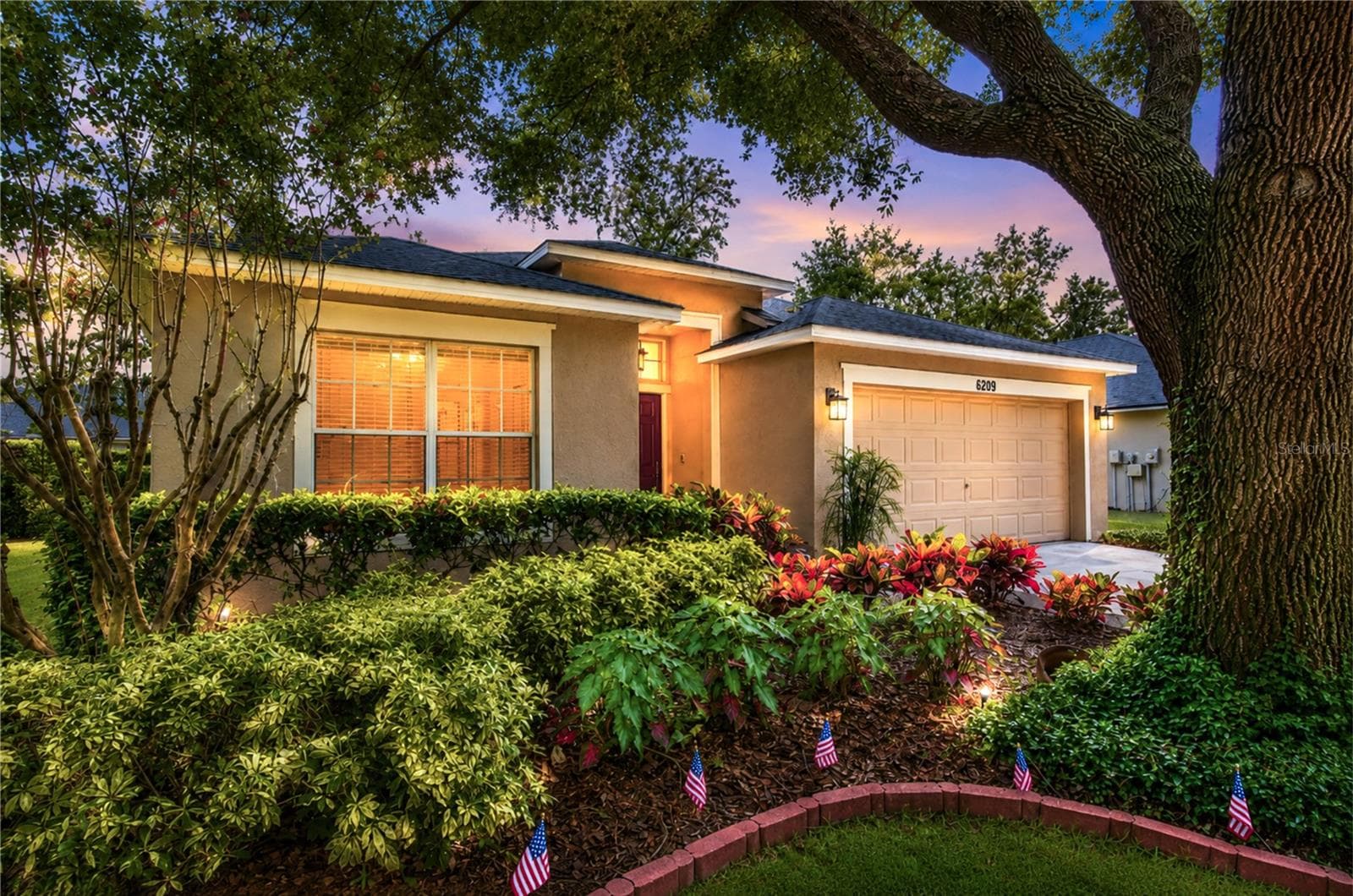 Inviting covered front porch. - 6209 GANNETDALE DR, LITHIA