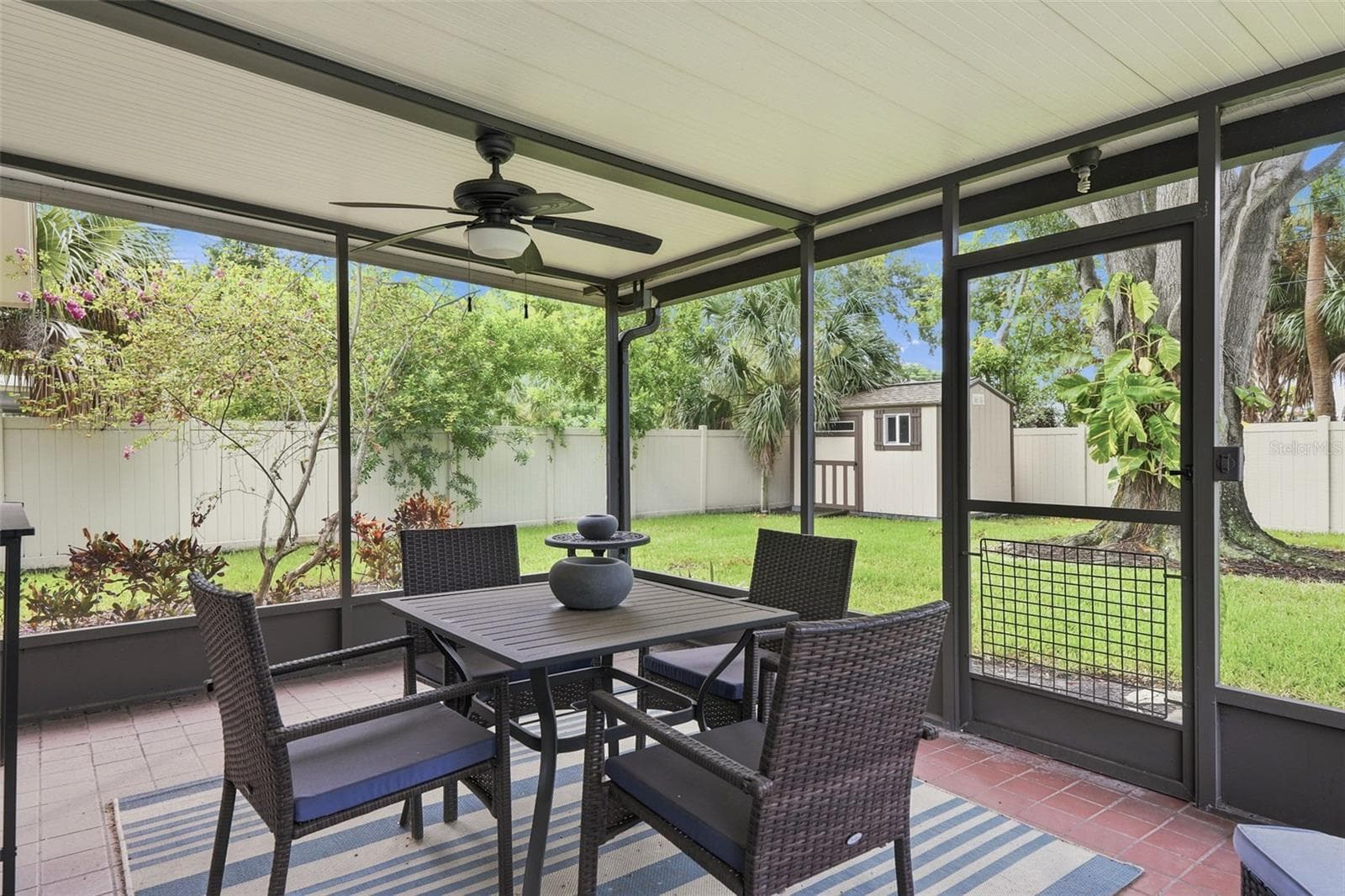 Screened Back Porch - 205 SE MONROE CIR N, ST PETERSBURG