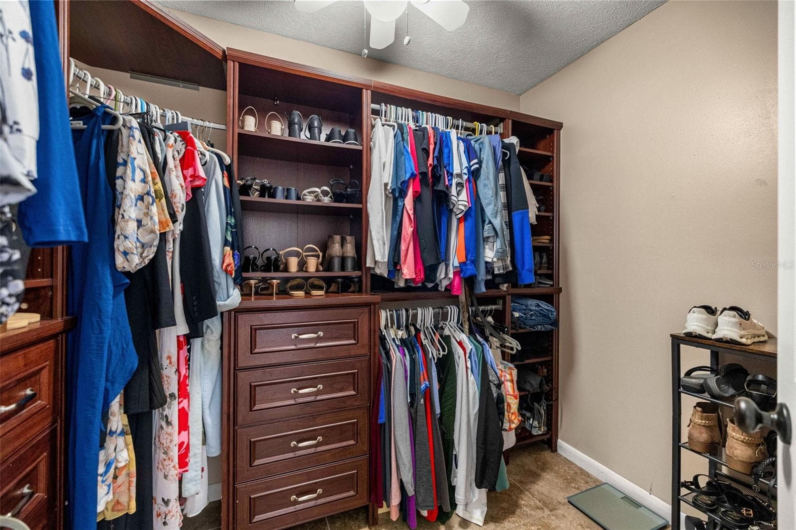 built in closet primary - 2611 SE 27 ST, OCALA