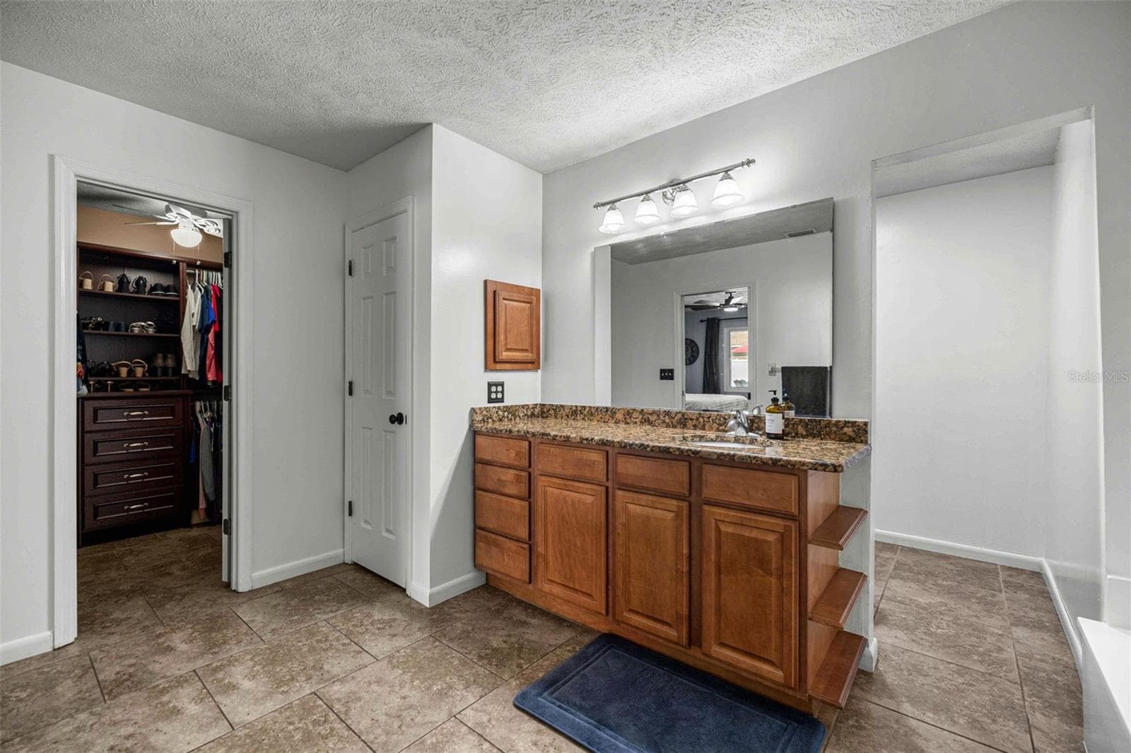primary vanity - 2611 SE 27 ST, OCALA