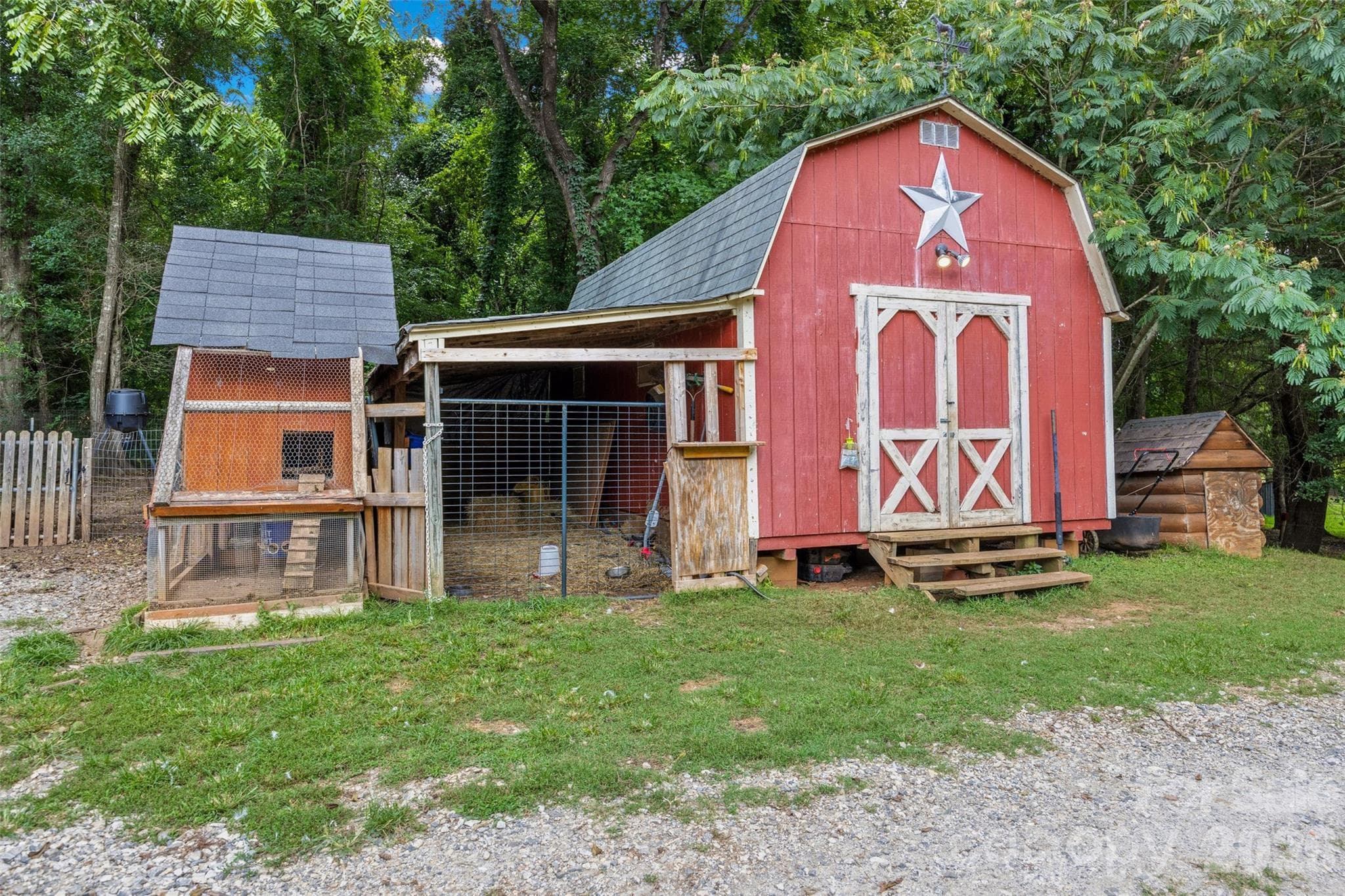 Shed and chicken coop - 3448 Center Road, Chester