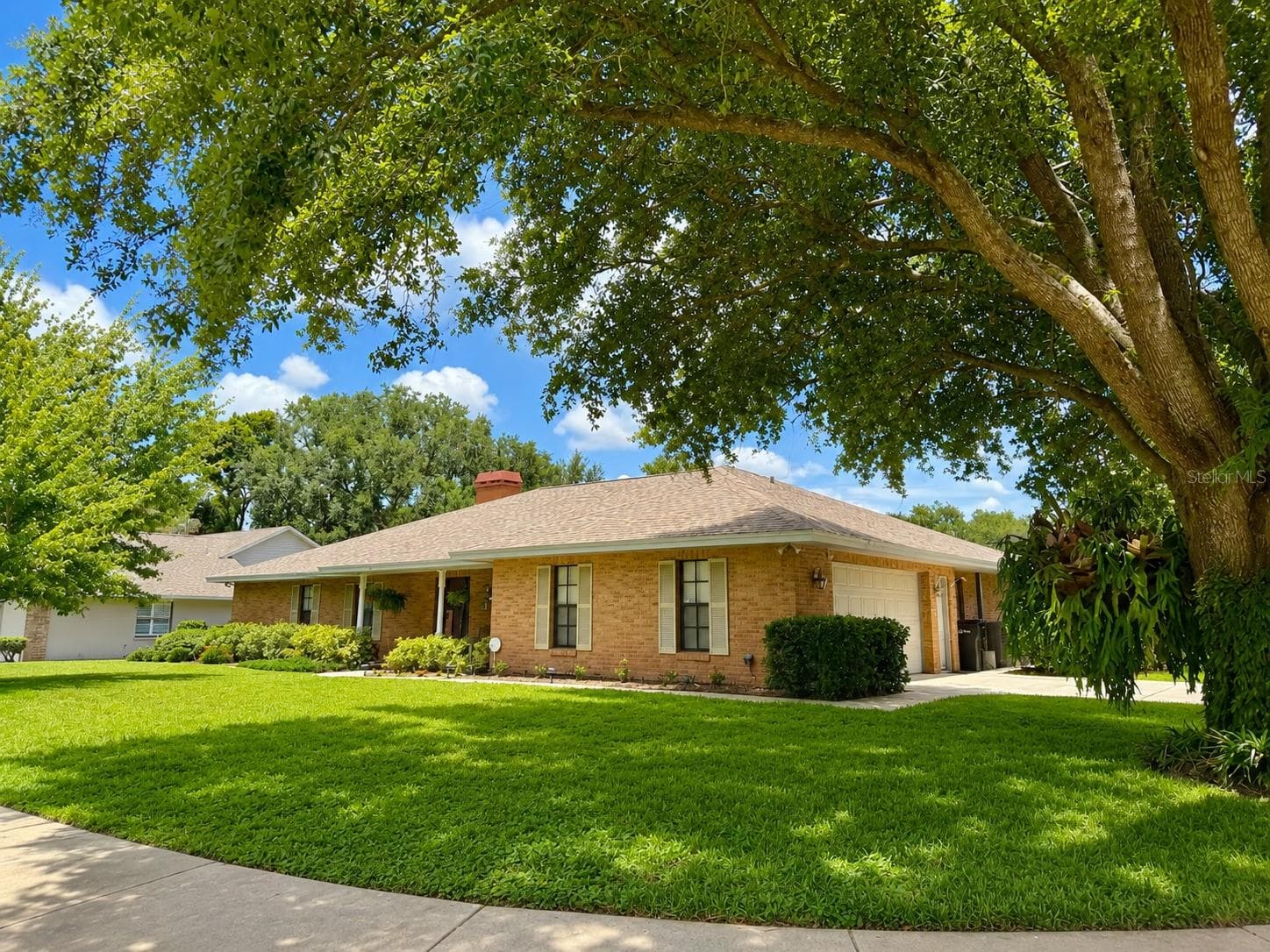 411 SUMMIT CHASE DR