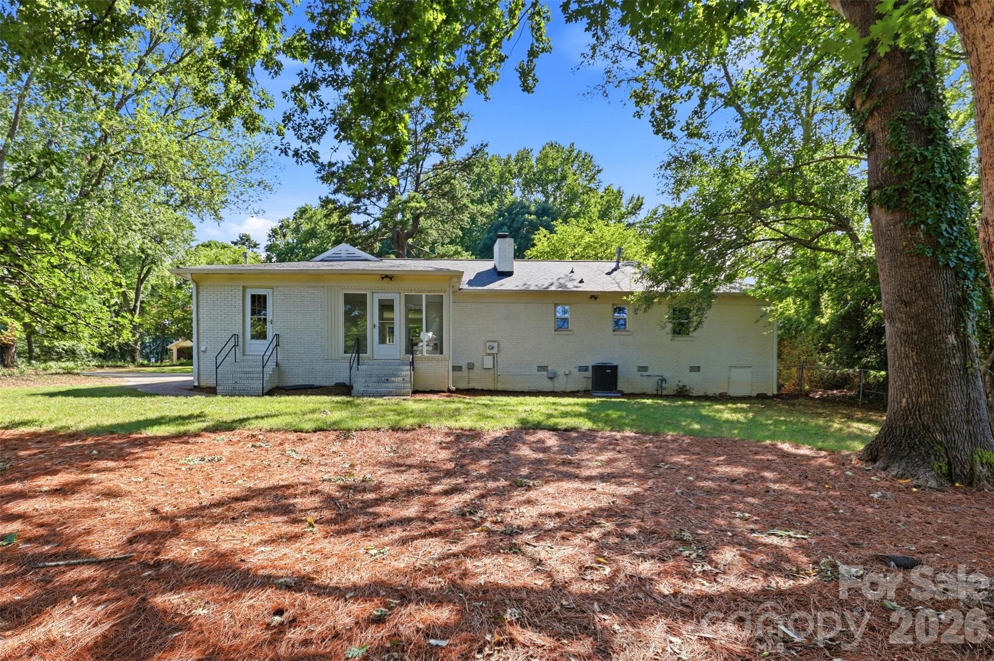 Single Family Residence at 8115 Knollbrook Drive, Charlotte, photo 41 of 46
