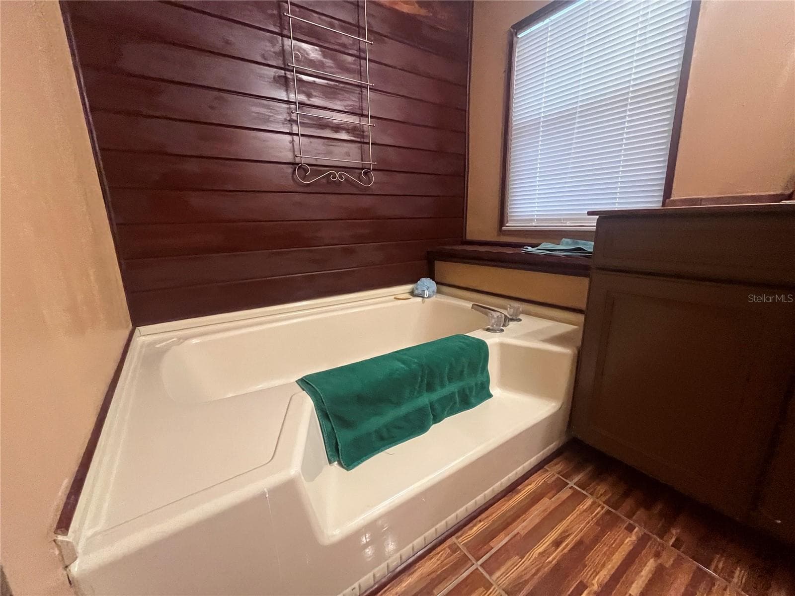 Manufactured Home at 4010 GLEN RD, LAKELAND, photo 31 of 66
