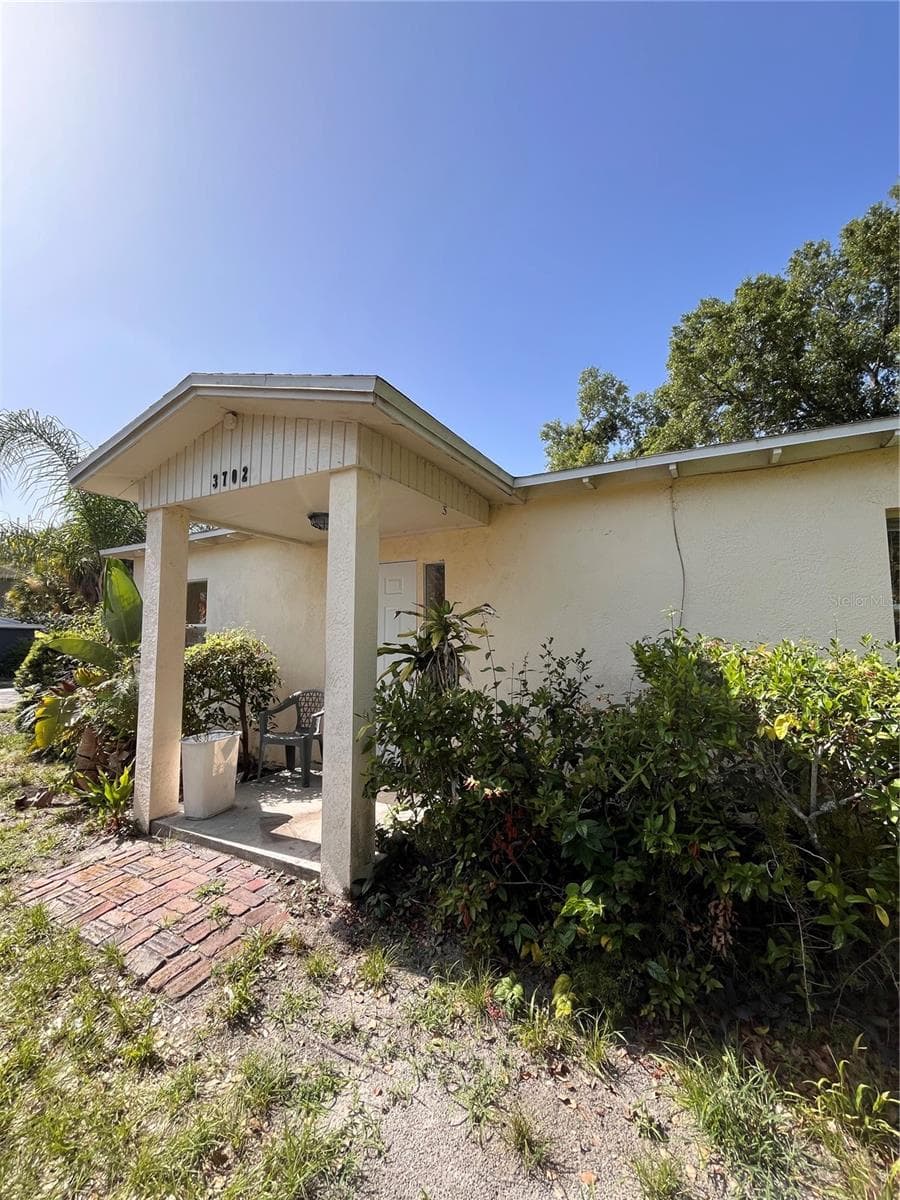 Single Family Residence at 3702 OHIO AVE, TAMPA, photo 3 of 17