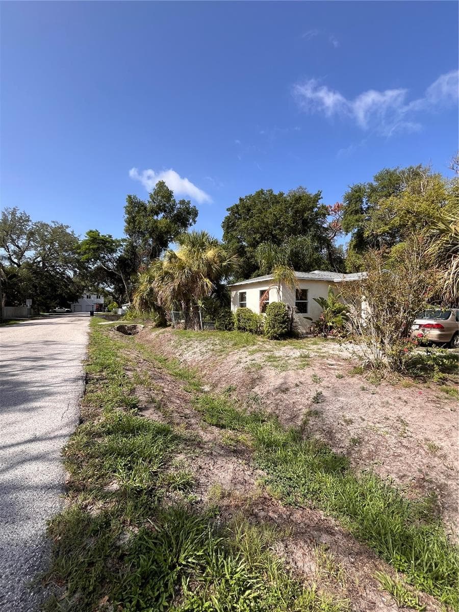 Single Family Residence at 3702 OHIO AVE, TAMPA, photo 15 of 17