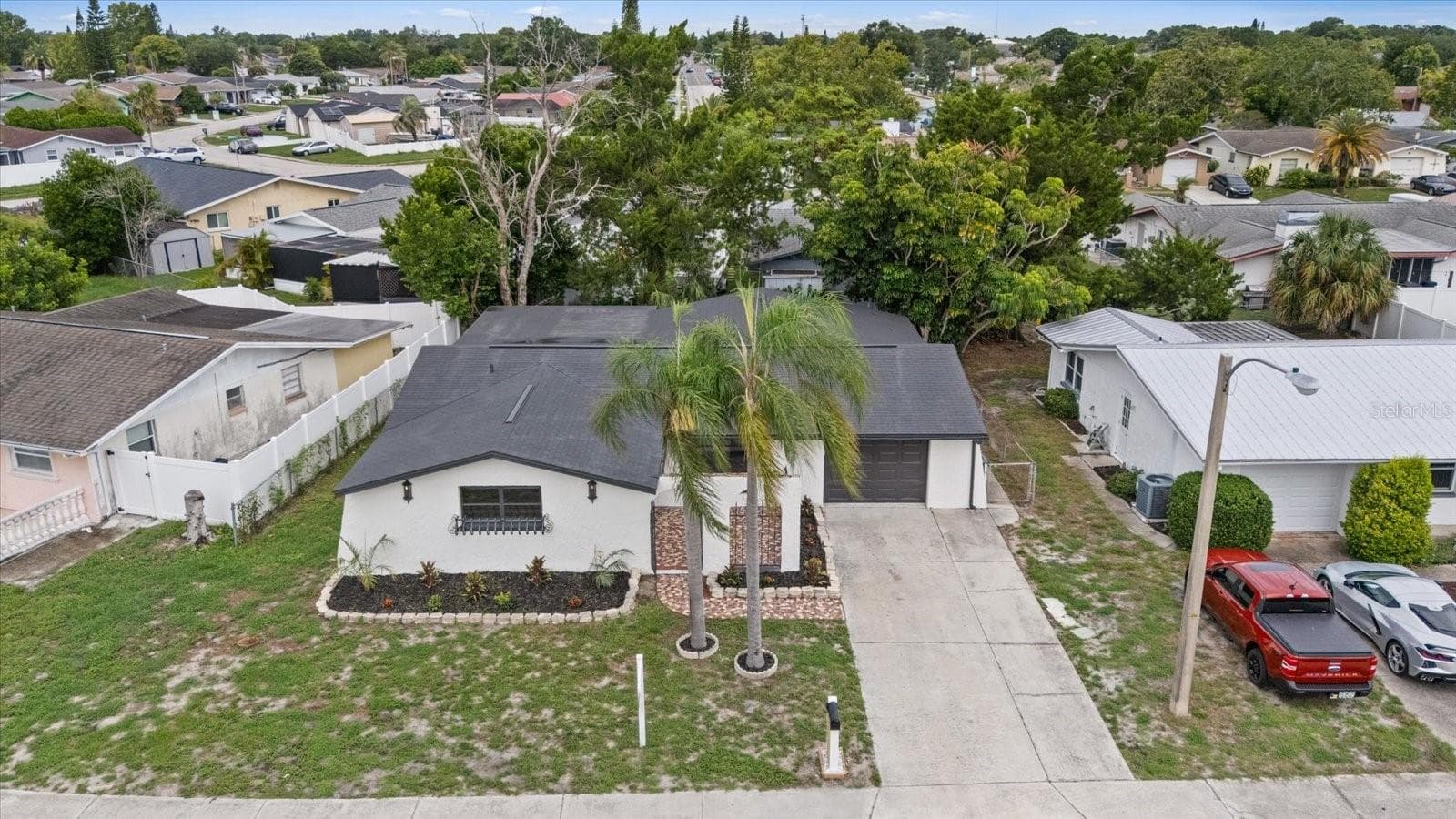 Single Family Residence at 9401 GLEN MOOR LN, PORT RICHEY, photo 2 of 44