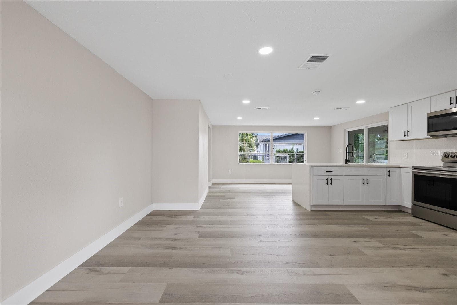 Single Family Residence at 9401 GLEN MOOR LN, PORT RICHEY, photo 12 of 44