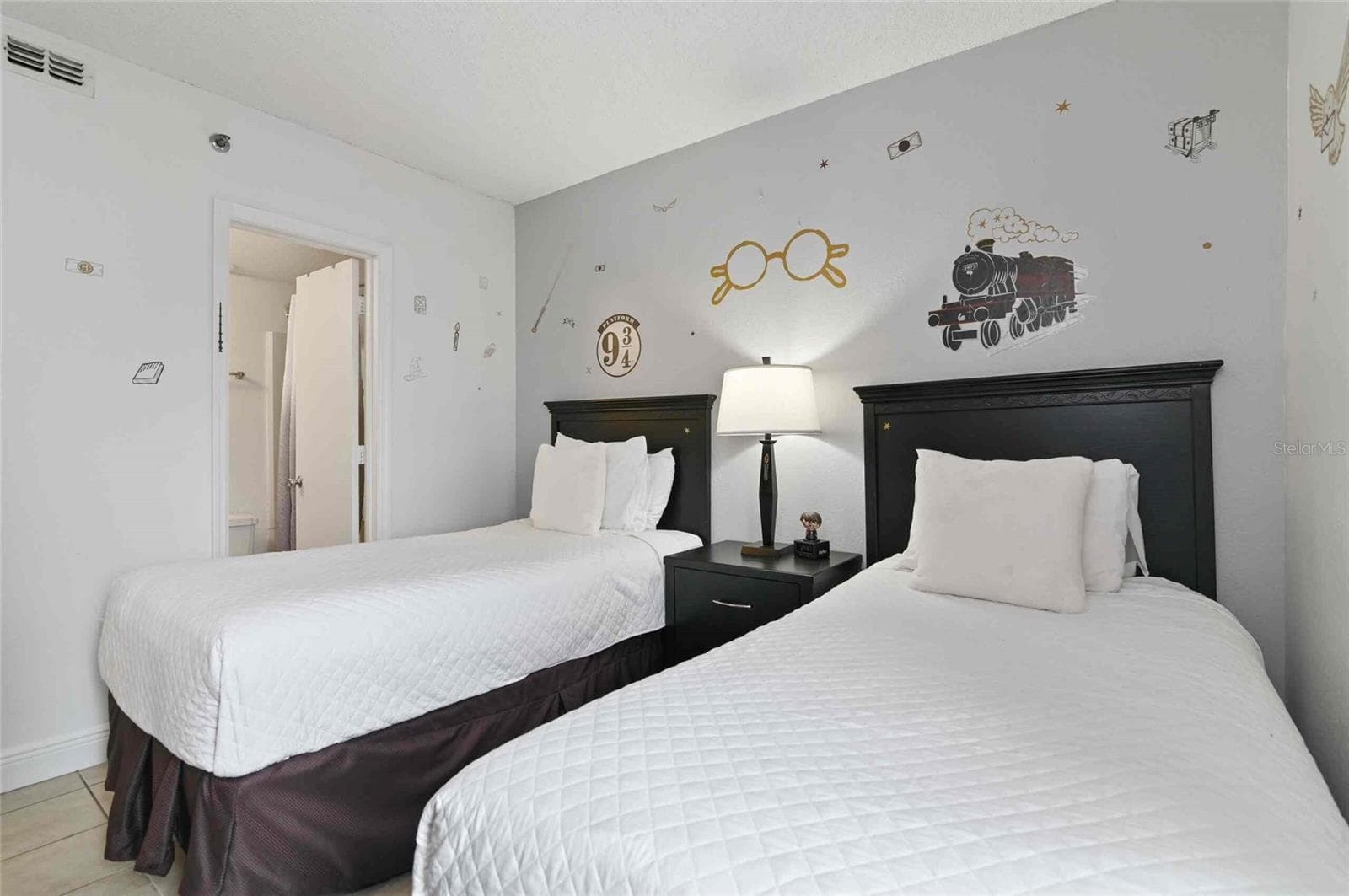 Condominium at 6165 CARRIER DR #1402, ORLANDO, photo 6 of 27