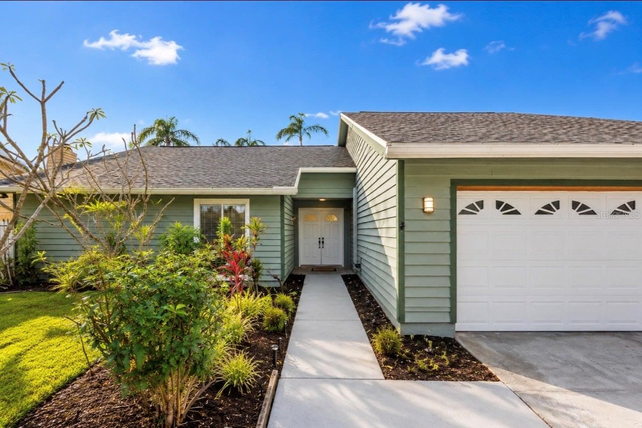 Single Family Residence at 10906 AUTUMN OAK PL, TAMPA, photo 3 of 38