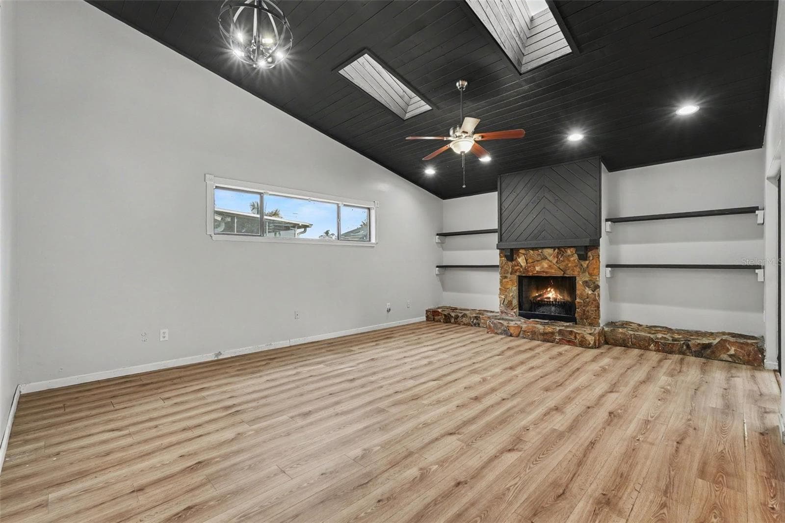 Single Family Residence at 10906 AUTUMN OAK PL, TAMPA, photo 7 of 38