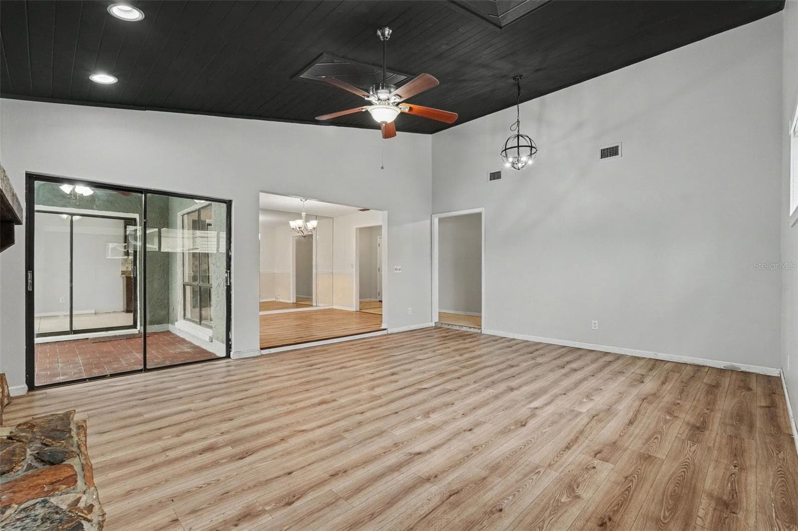 Single Family Residence at 10906 AUTUMN OAK PL, TAMPA, photo 8 of 38