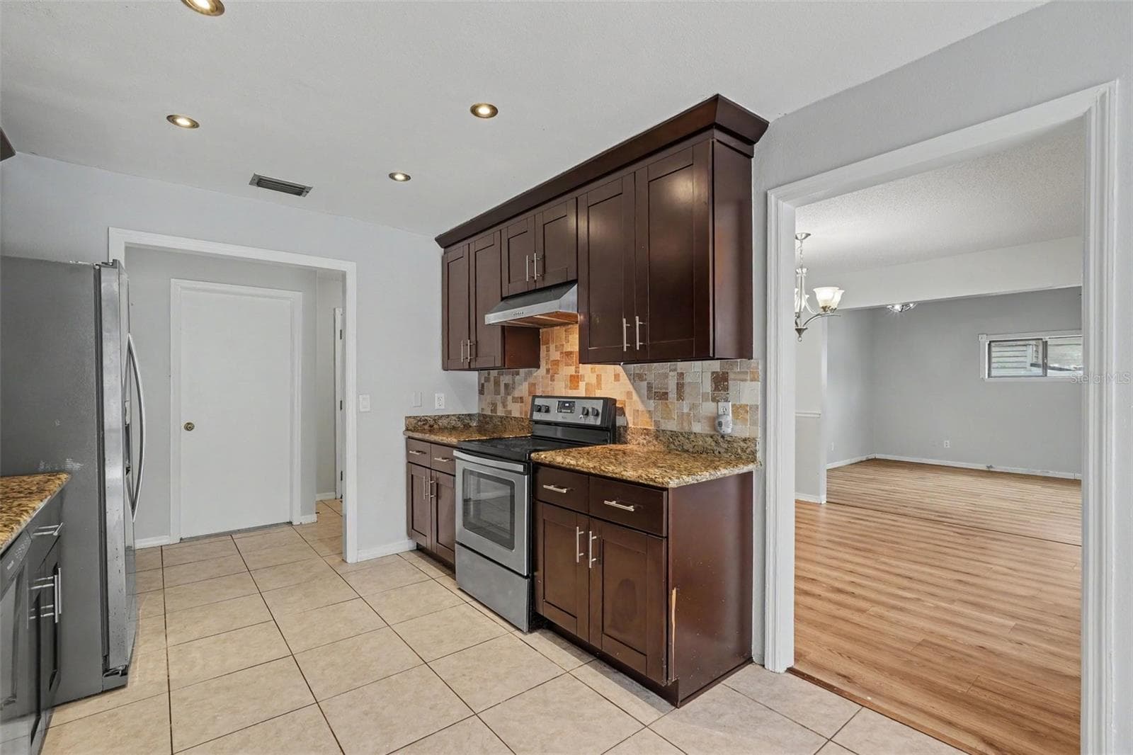 Single Family Residence at 10906 AUTUMN OAK PL, TAMPA, photo 11 of 38
