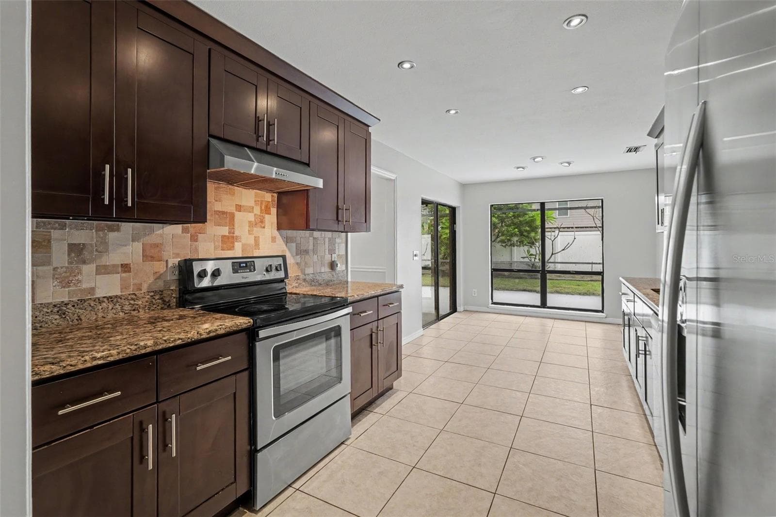 Single Family Residence at 10906 AUTUMN OAK PL, TAMPA, photo 12 of 38