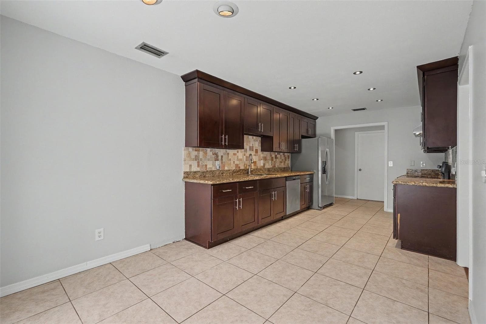 Single Family Residence at 10906 AUTUMN OAK PL, TAMPA, photo 13 of 38