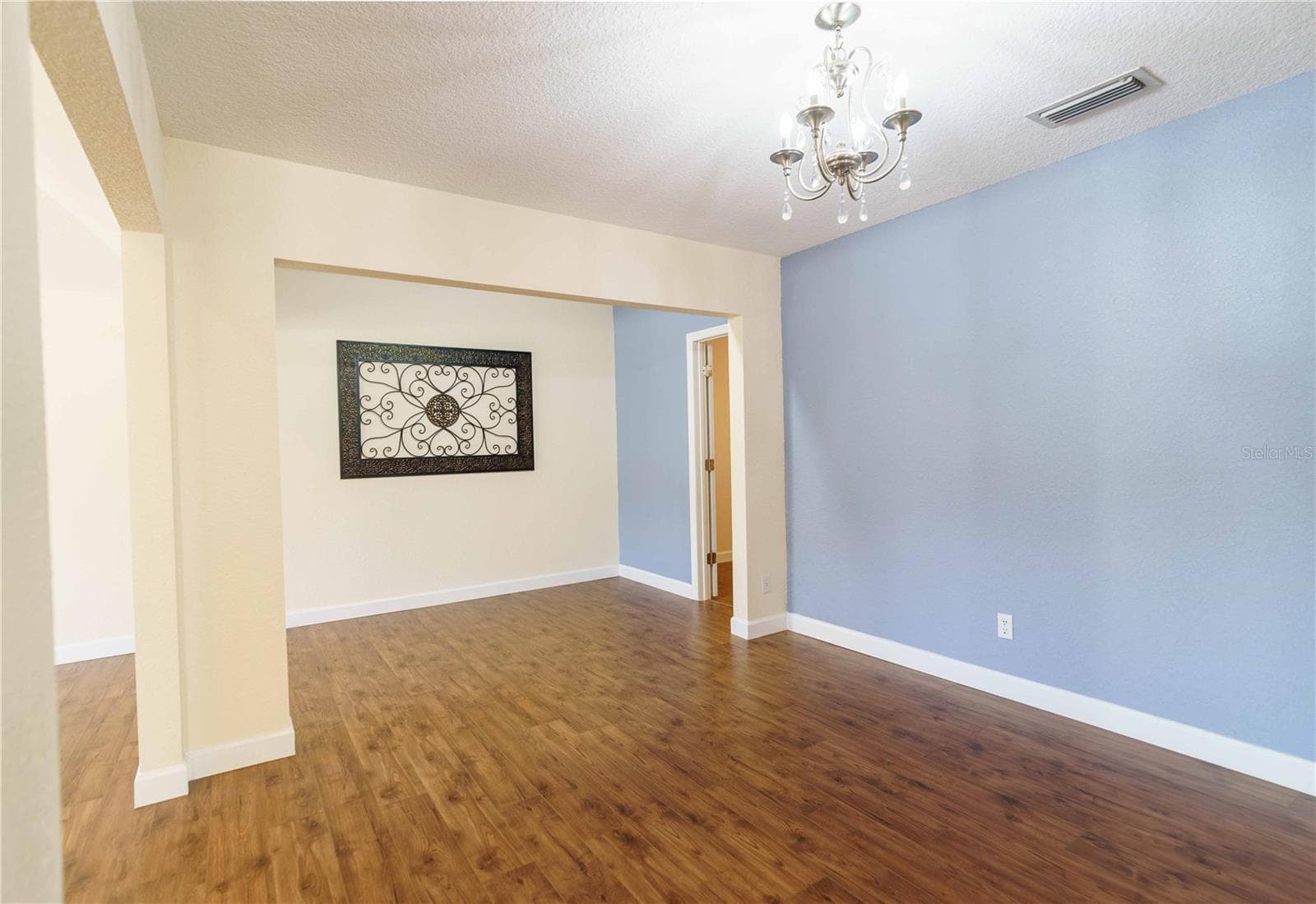 Dining room with extra space for buffet/hutch - 4418 NE 4TH ST, OCALA
