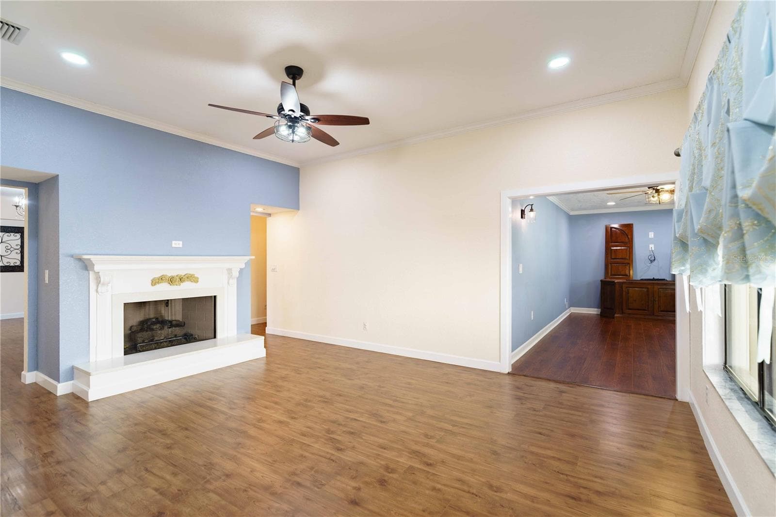 Family rom looking into bonus/flex room - 4418 NE 4TH ST, OCALA