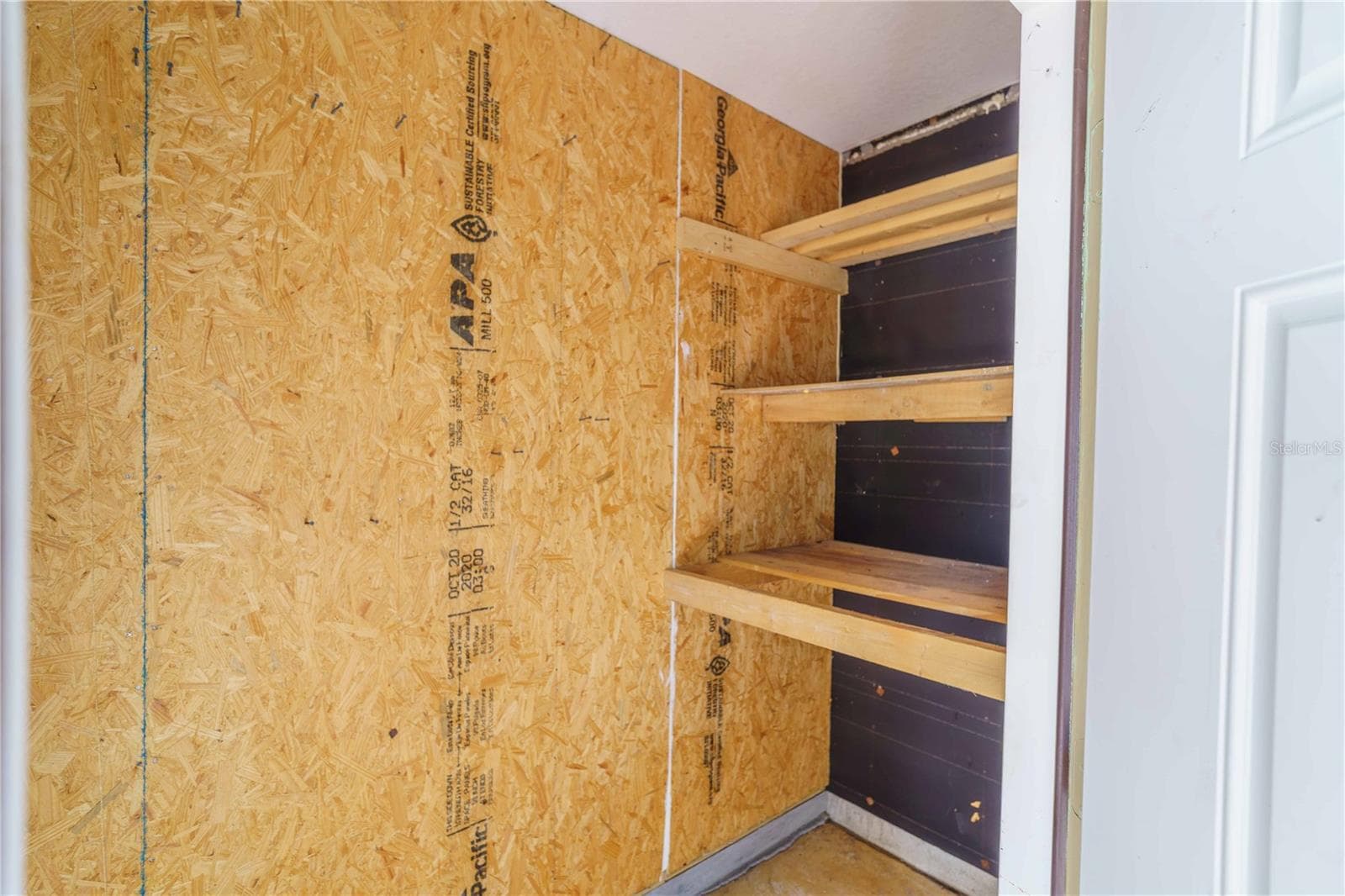 Storage room in back of house - 4418 NE 4TH ST, OCALA