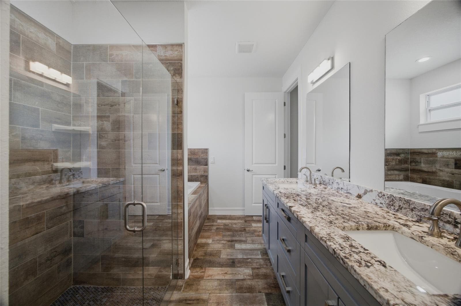 Primary Suite Bathroom - 1707 E EMMA ST, TAMPA