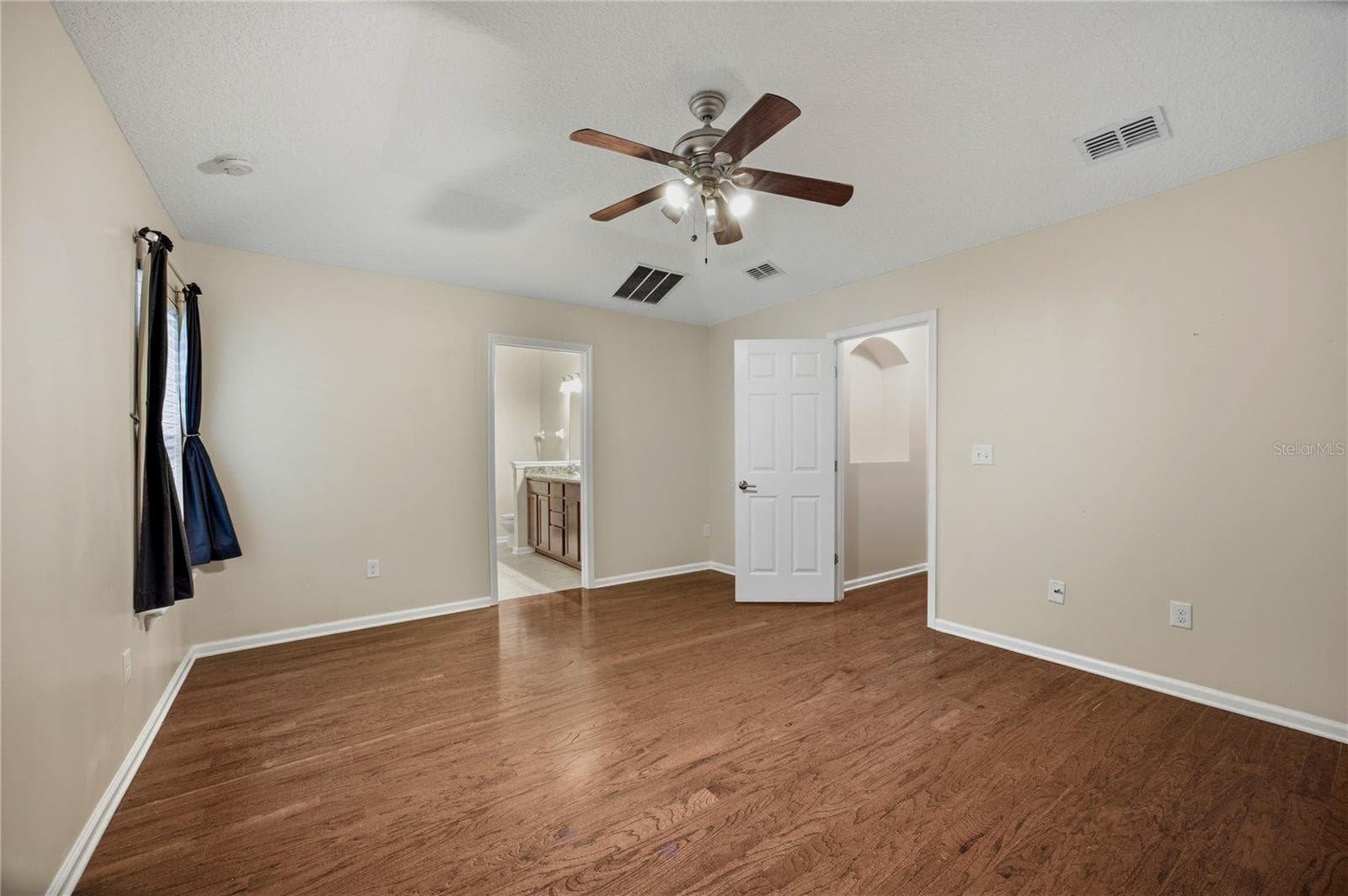 Master Room - 4931 NW 81ST AVE, GAINESVILLE