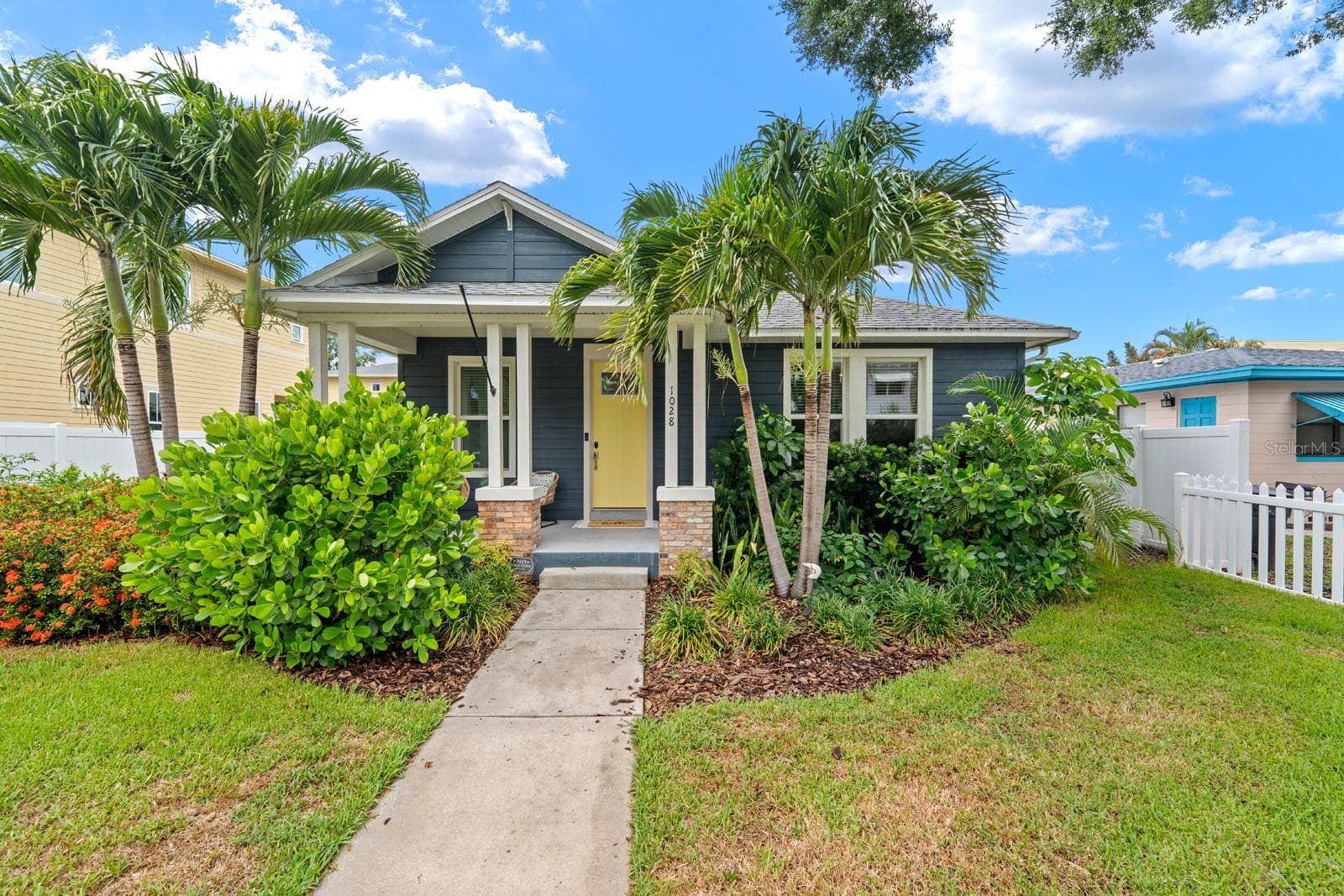 Bungalow feel with - 1028 5TH ST N, ST PETERSBURG