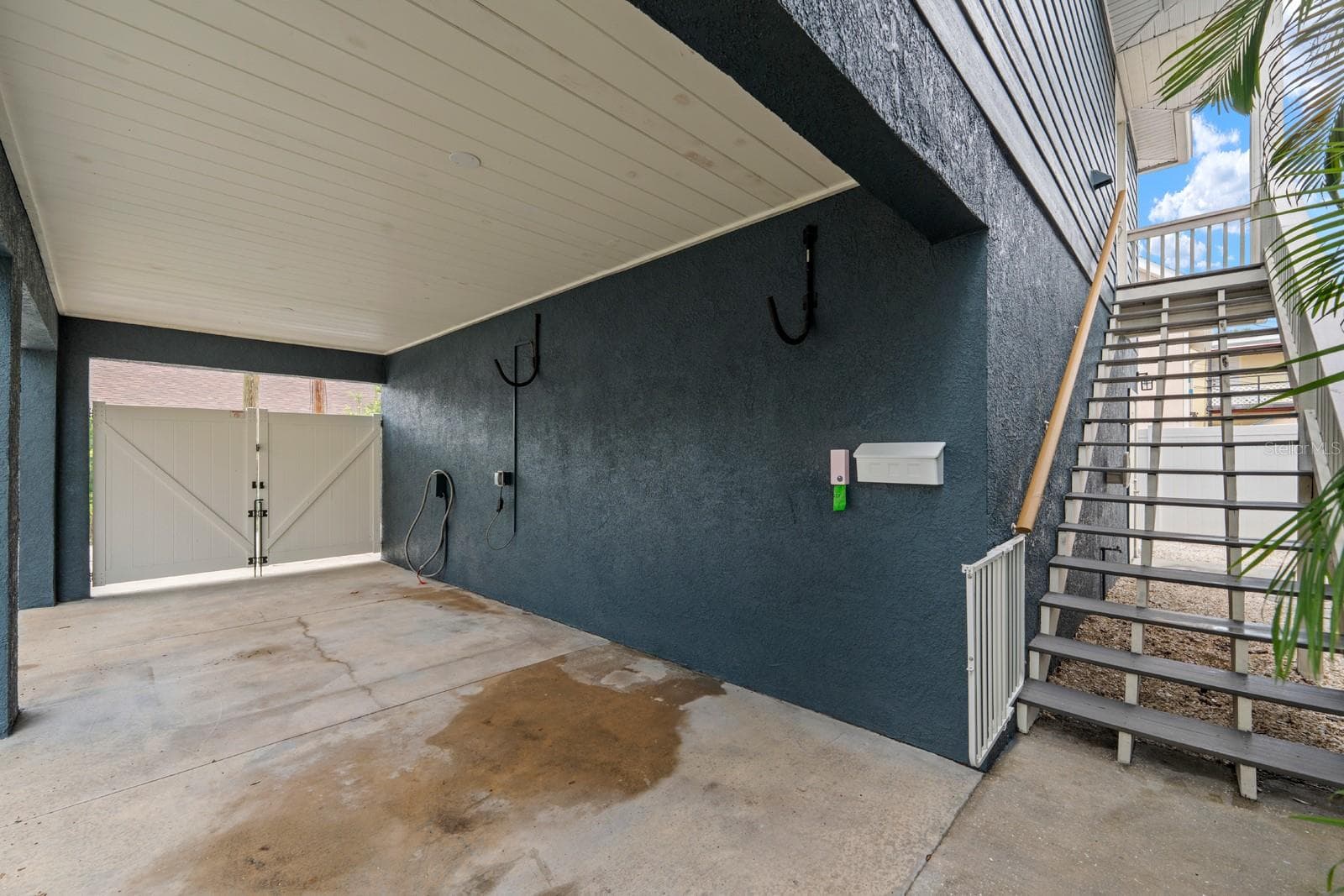 Garage, alley access and room for all the extras - 1028 5TH ST N, ST PETERSBURG