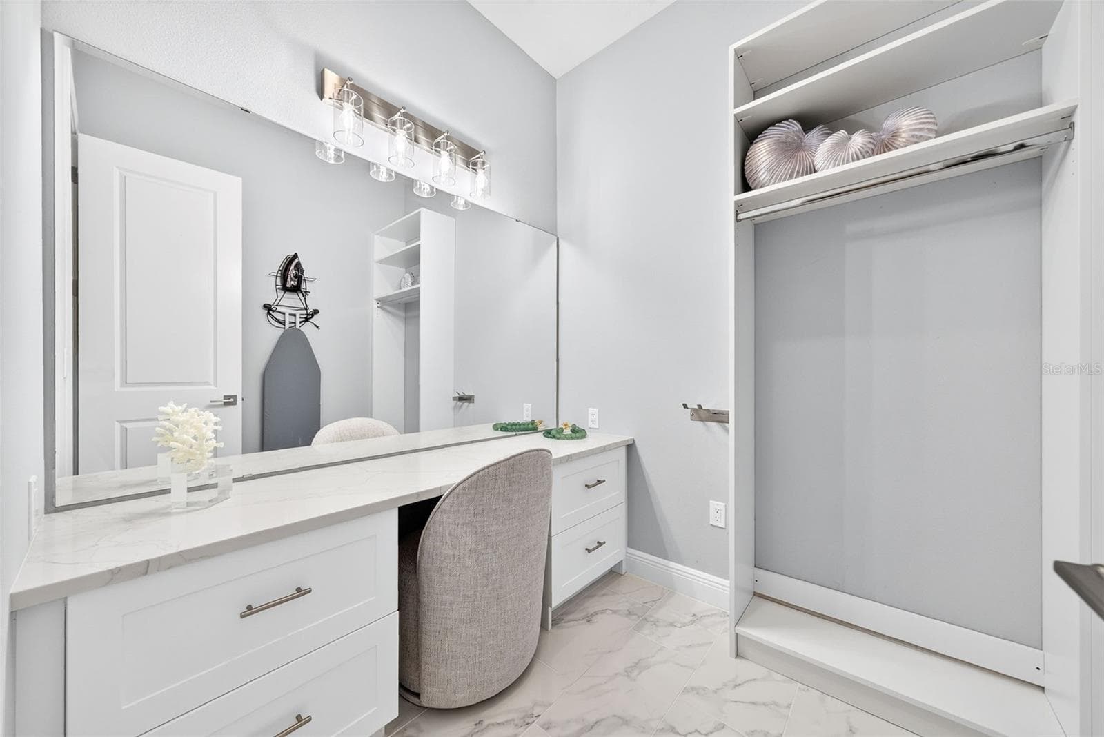 Custom Private Dressing Room and Makeup Vanity - 13175 MCMILLAN, ORLANDO