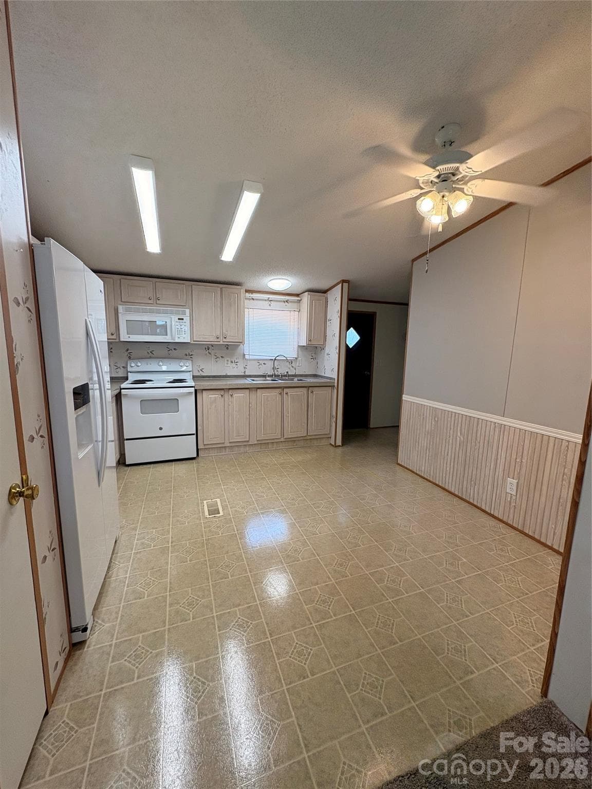 Kitchen - 5422 Wrenn Drive, Denver