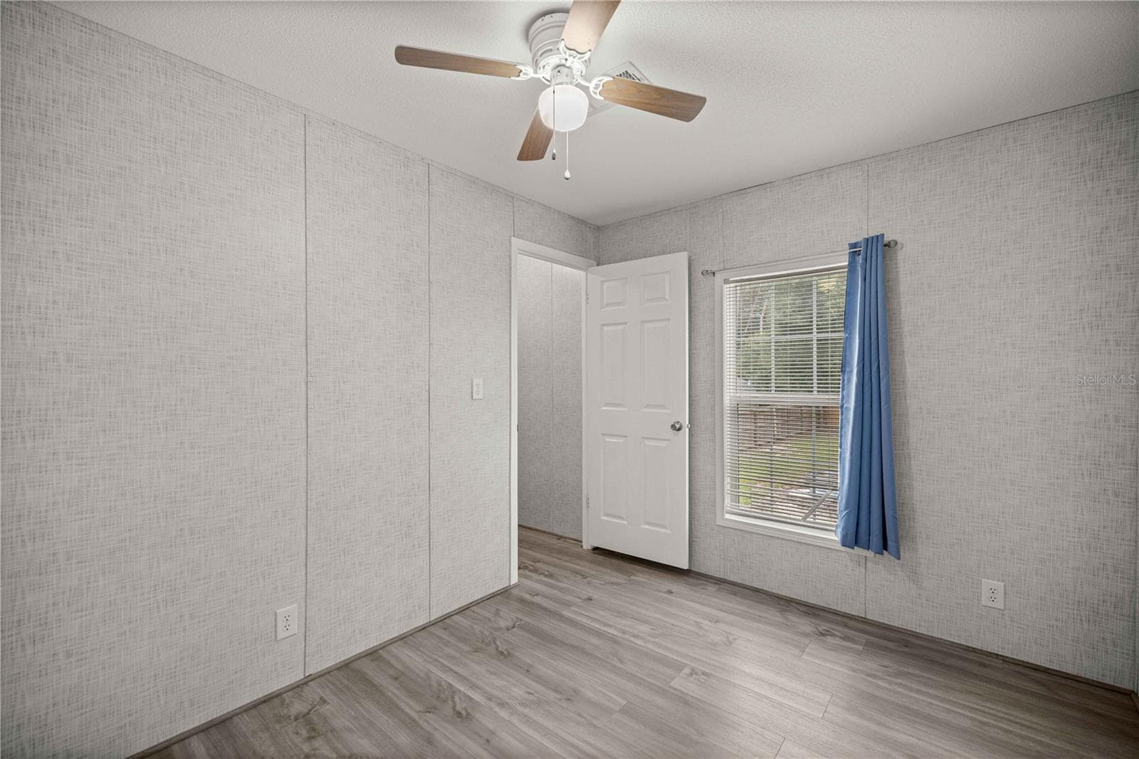 Manufactured Home at 122 SE 70TH CIR, OCALA, photo 21 of 33