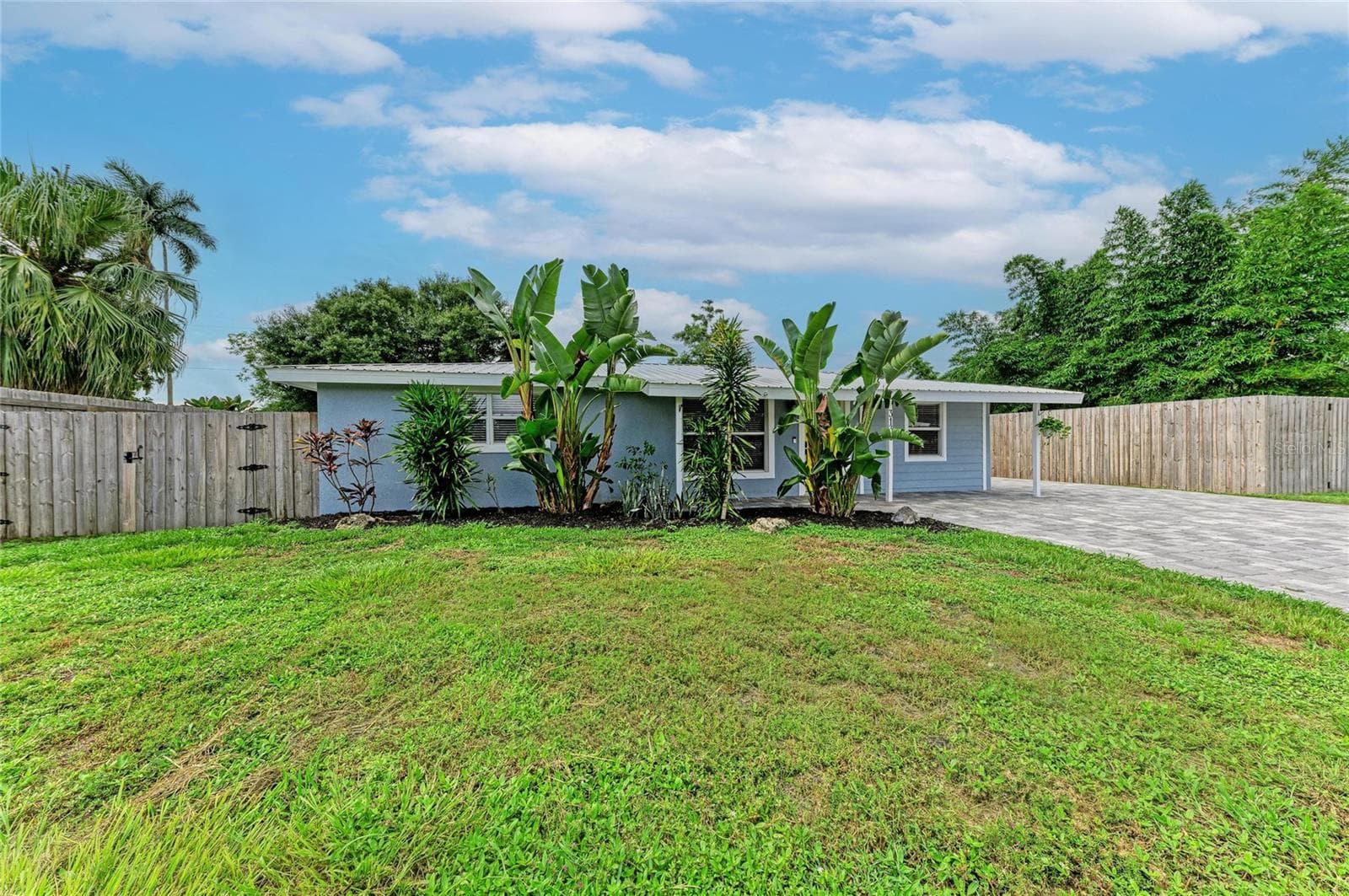 Single Family Residence at 3138 WILLIAMSBURG ST, SARASOTA, photo 3 of 68