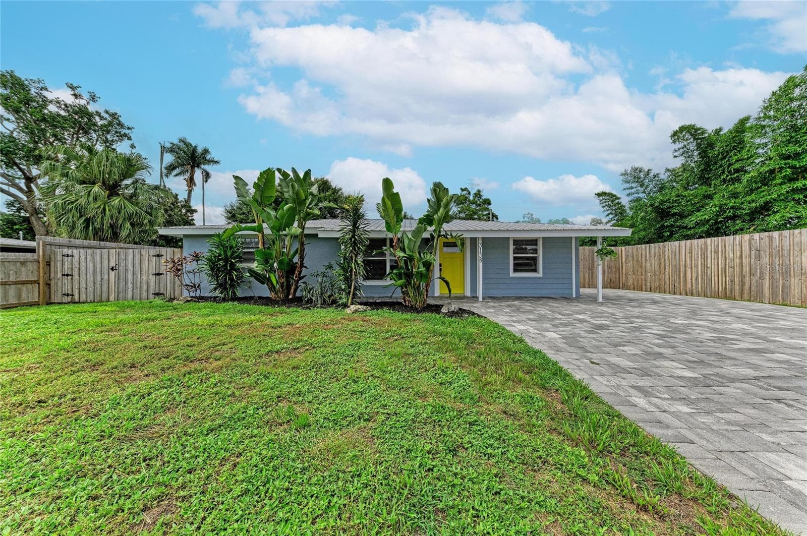 Single Family Residence at 3138 WILLIAMSBURG ST, SARASOTA, photo 4 of 68