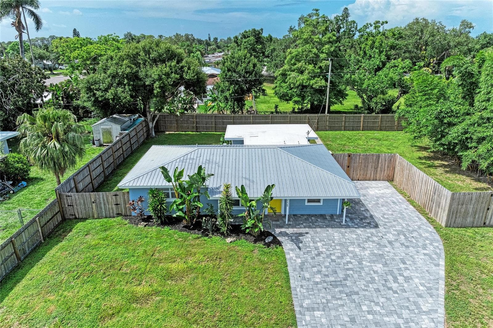 Single Family Residence at 3138 WILLIAMSBURG ST, SARASOTA, photo 5 of 68