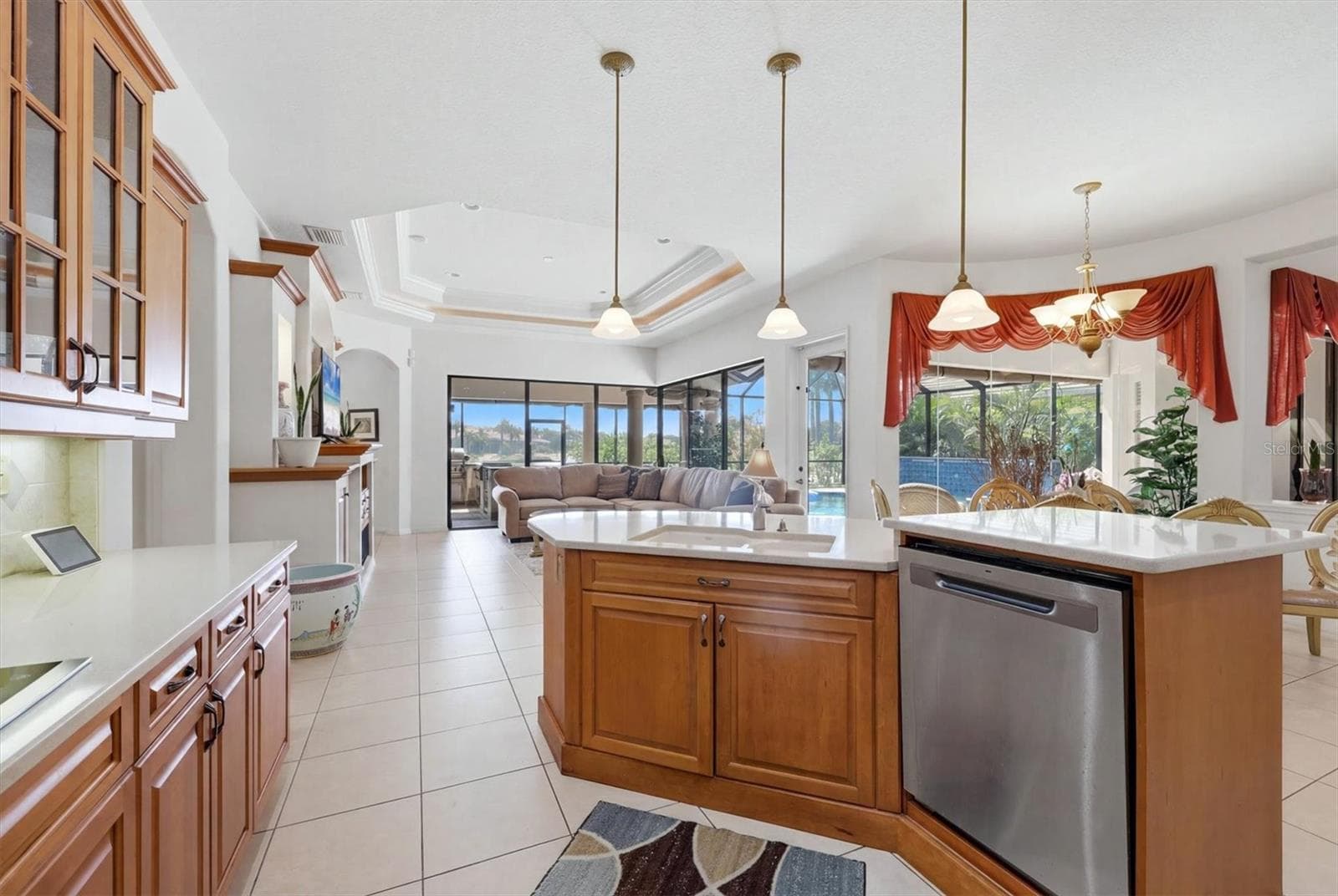 Kitchen - 815 TROPEZ LN, VENICE