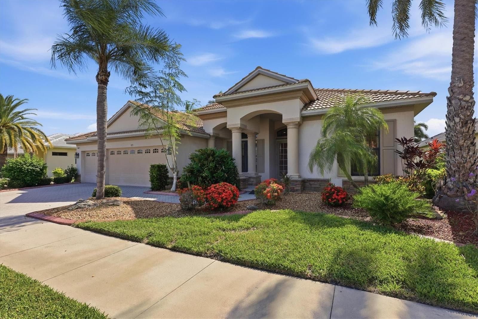 Mature Landscaping - 815 TROPEZ LN, VENICE