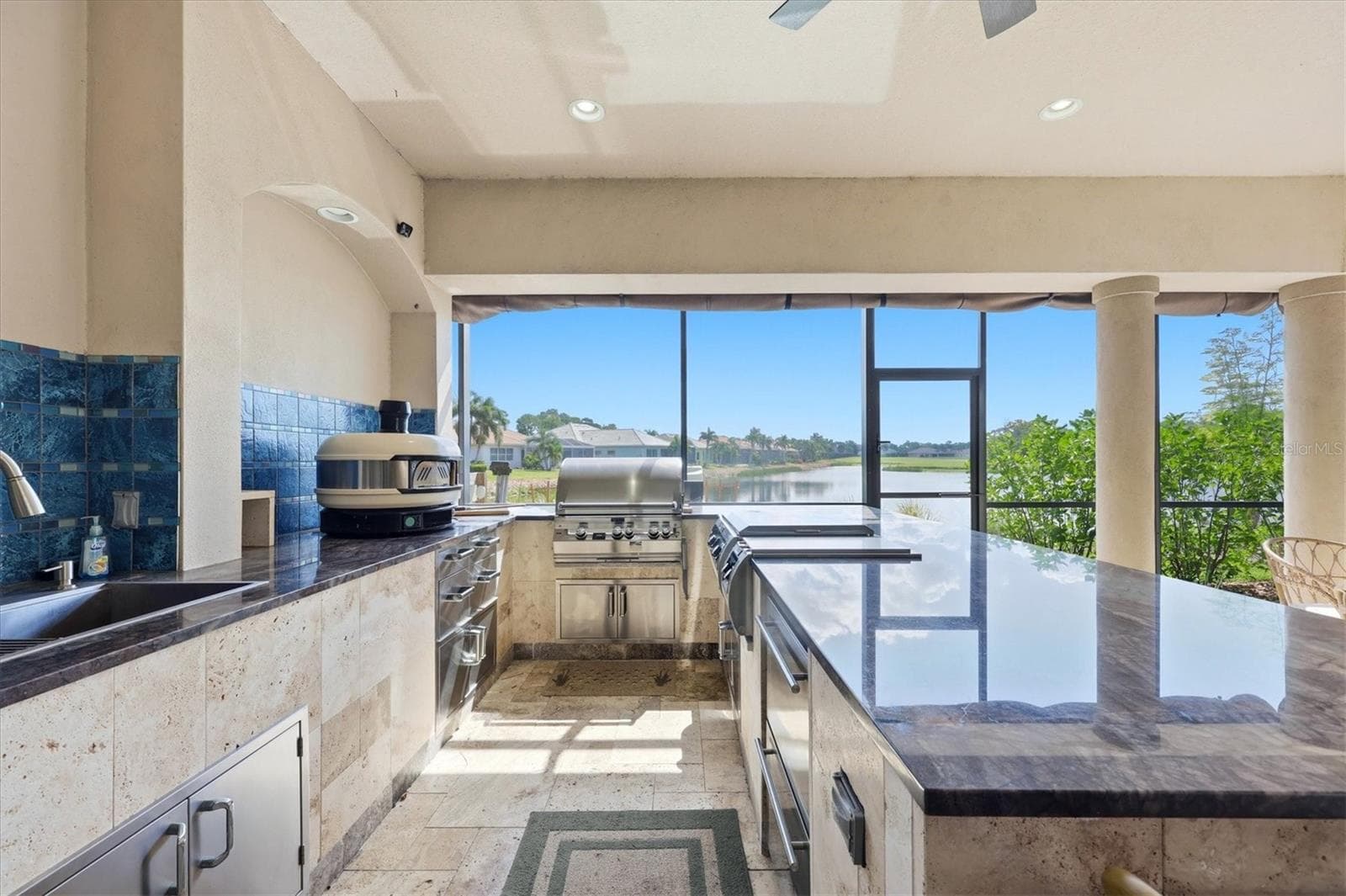 Outdoor Kitchen - 815 TROPEZ LN, VENICE
