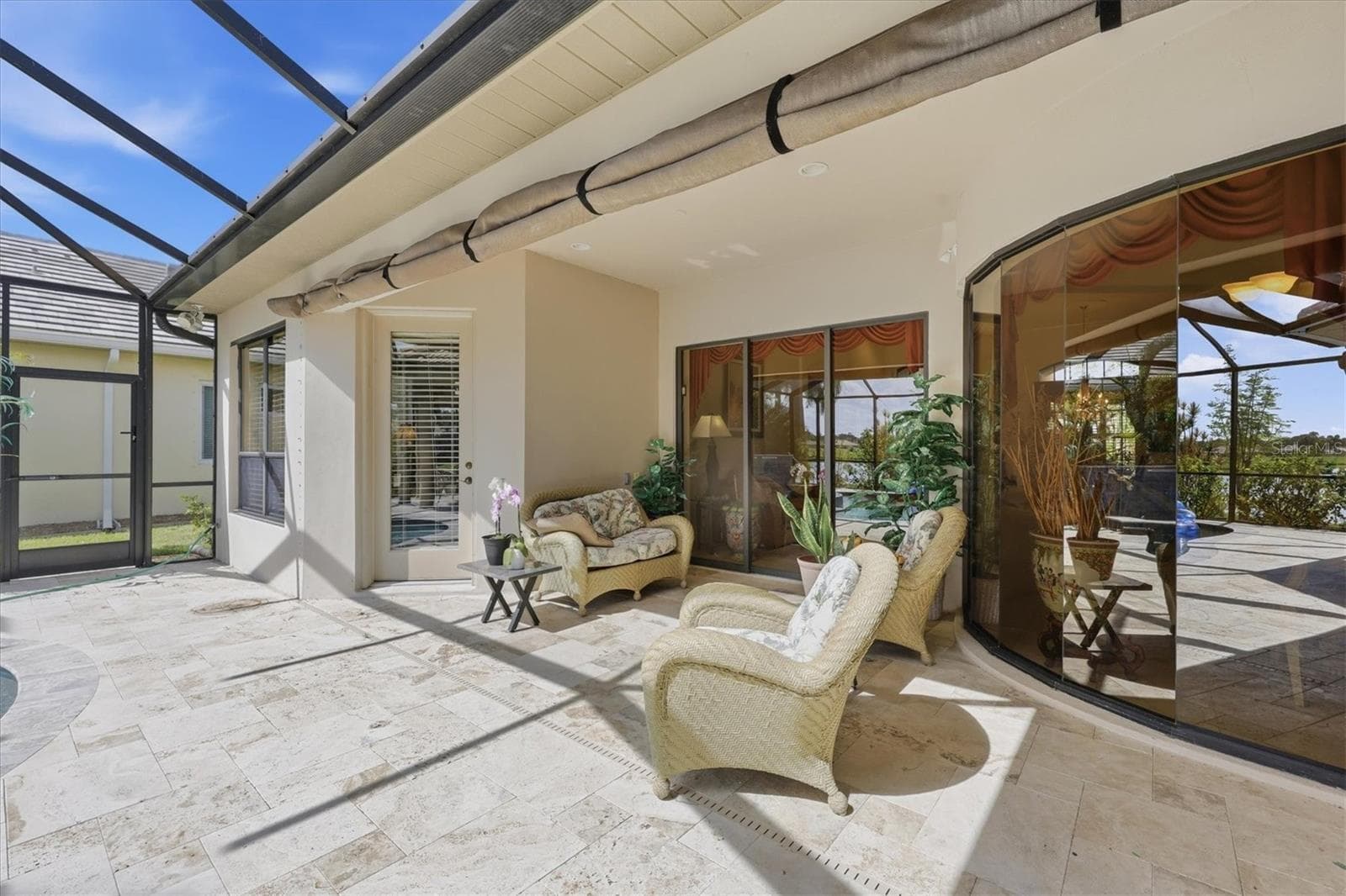 Outdoor Lounge - 815 TROPEZ LN, VENICE