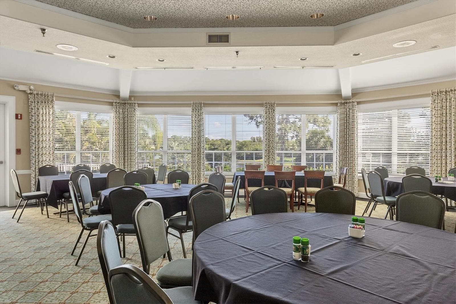 Dining - 815 TROPEZ LN, VENICE