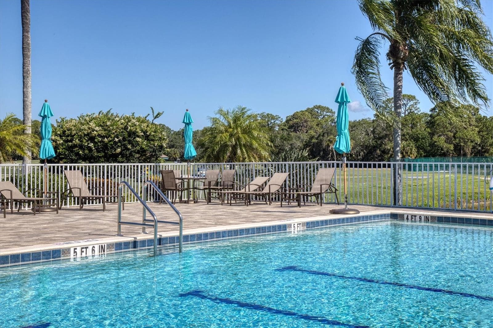 Community Pool - 815 TROPEZ LN, VENICE