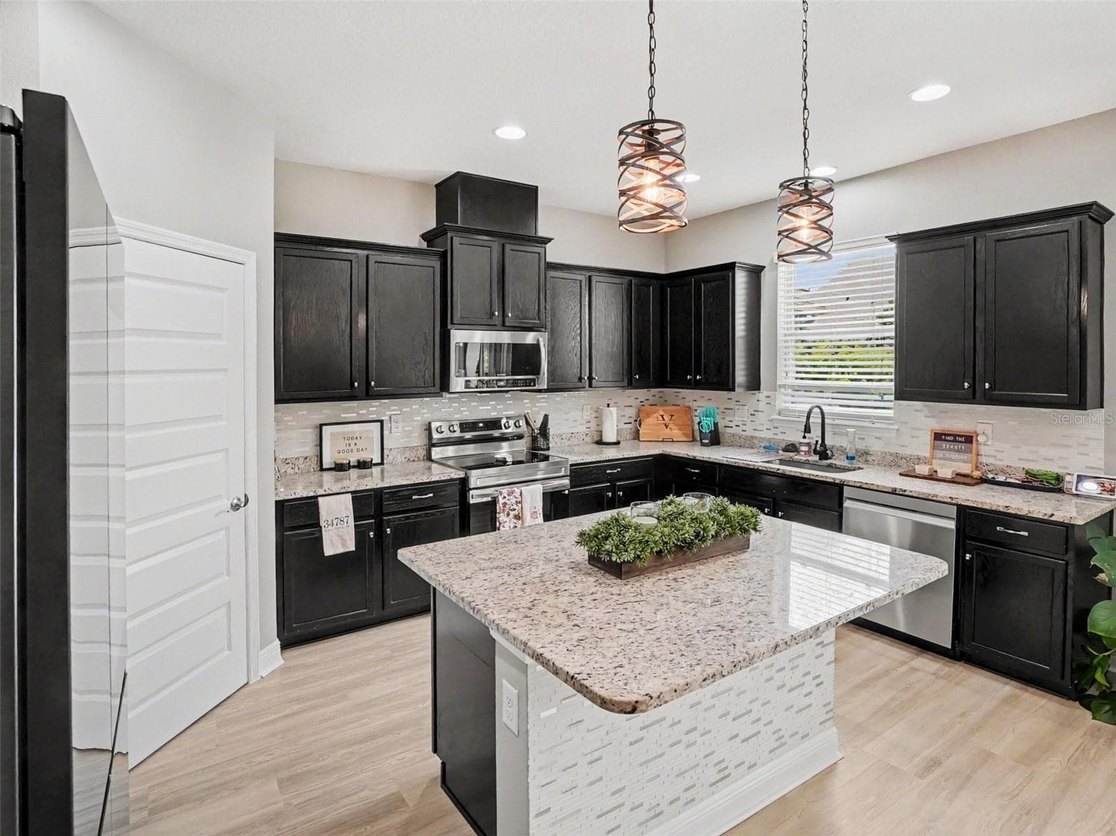 Single Family Residence at 9572 WATERWAY PASSAGE DR, WINTER GARDEN, photo 11 of 45