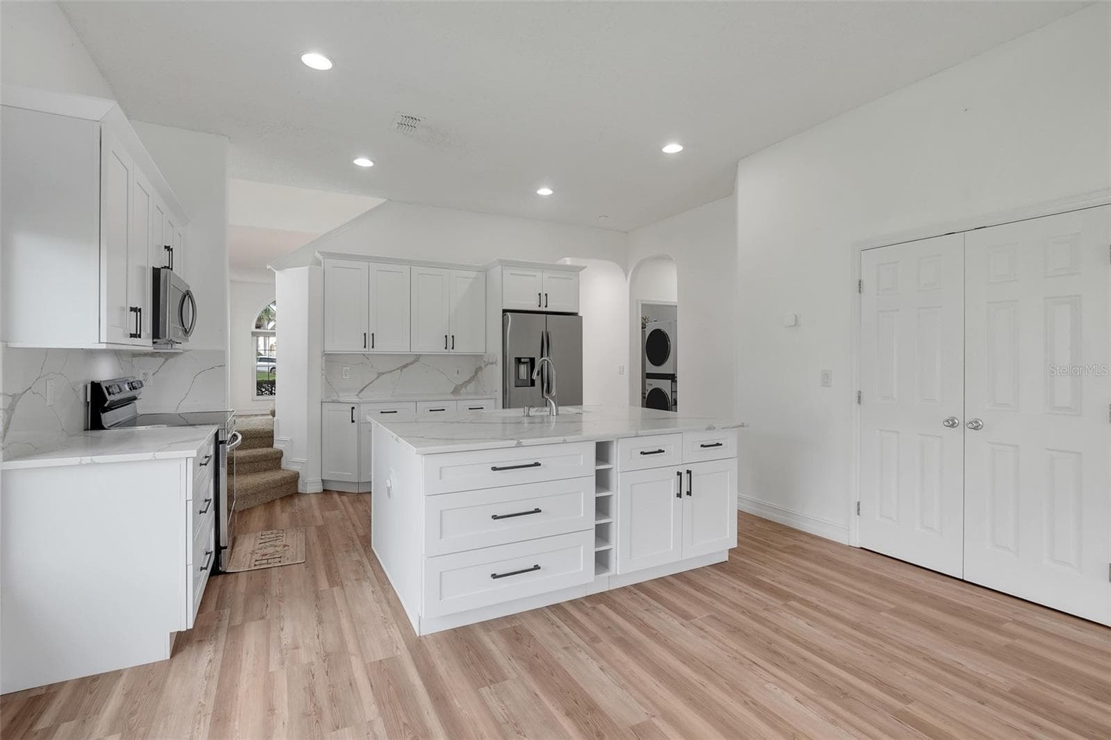Updated kitchen with quartz countertops - 16740 GLENBROOK BLVD, CLERMONT