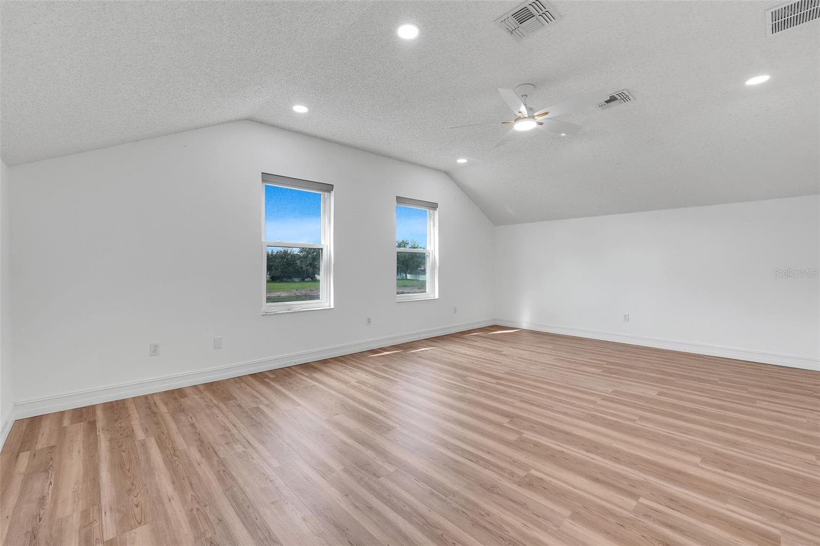 Upstairs master bedroom - 16740 GLENBROOK BLVD, CLERMONT