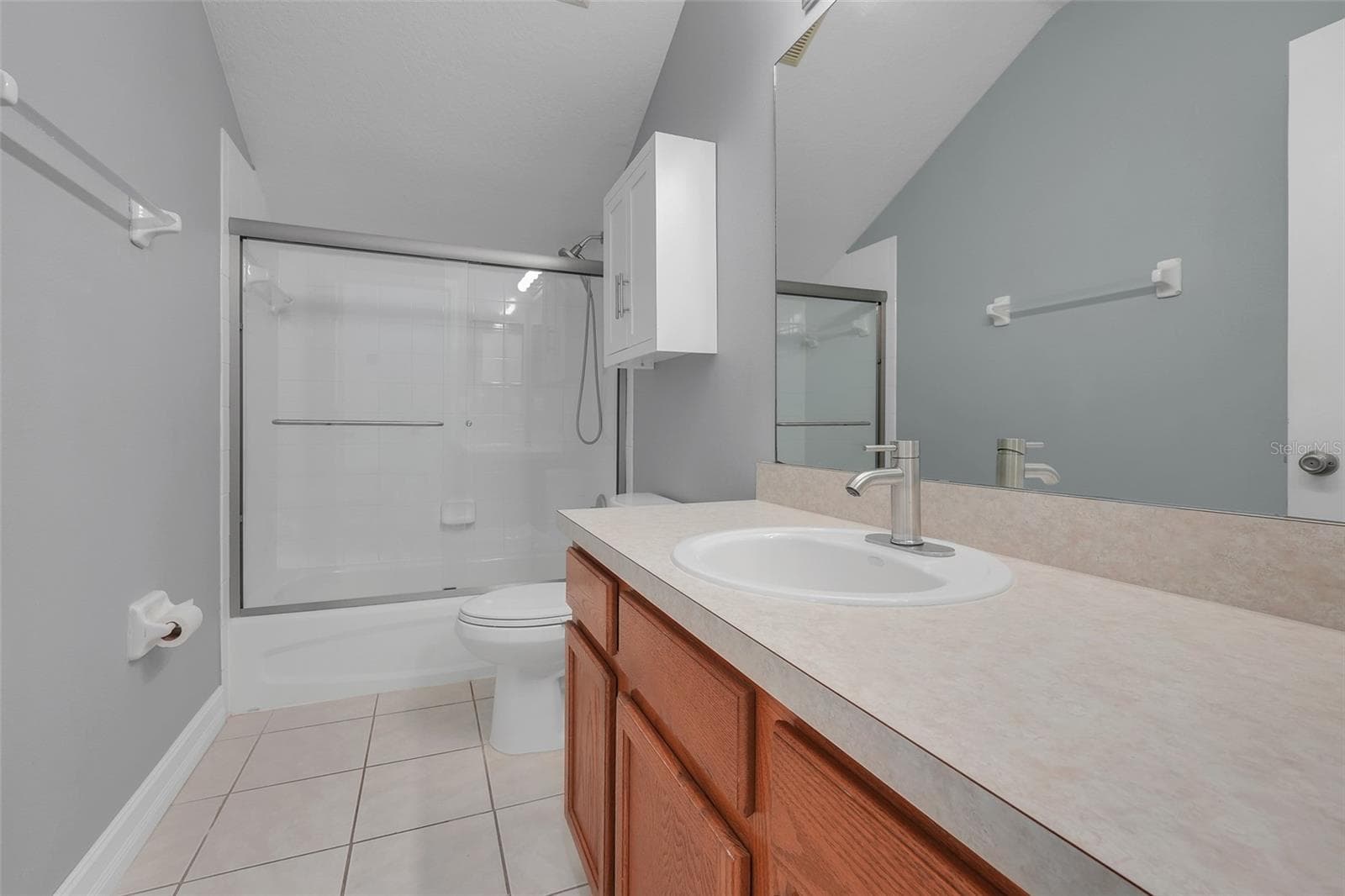 Upstairs secondary full bathroom - 16740 GLENBROOK BLVD, CLERMONT