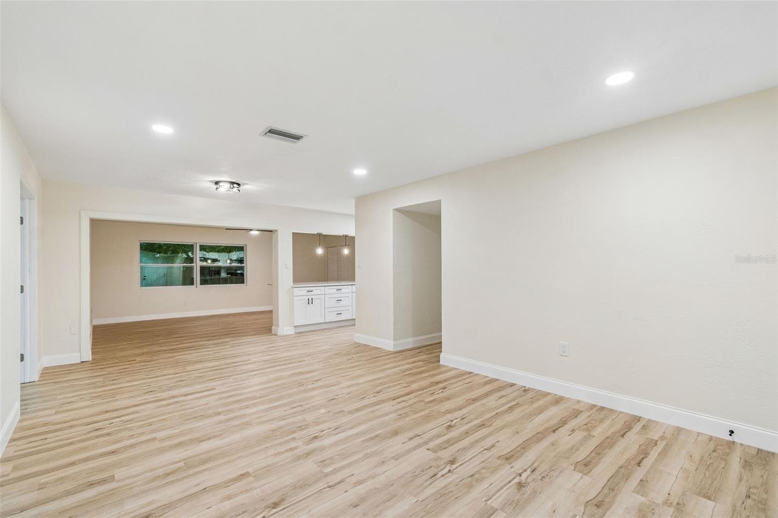 Single Family Residence at 6781 33RD AVE N, ST PETERSBURG, photo 6 of 63