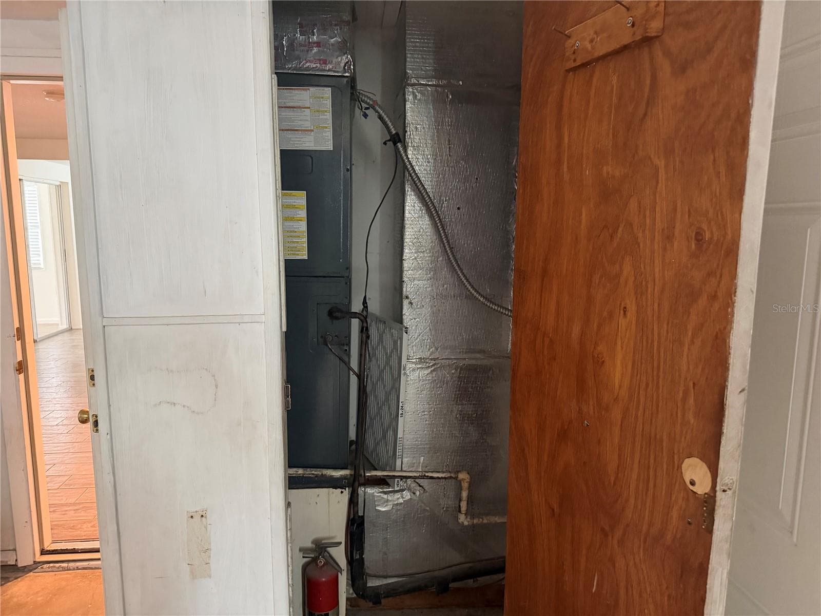 Garage 1/2 bath - 3908 BADEN DR, HOLIDAY